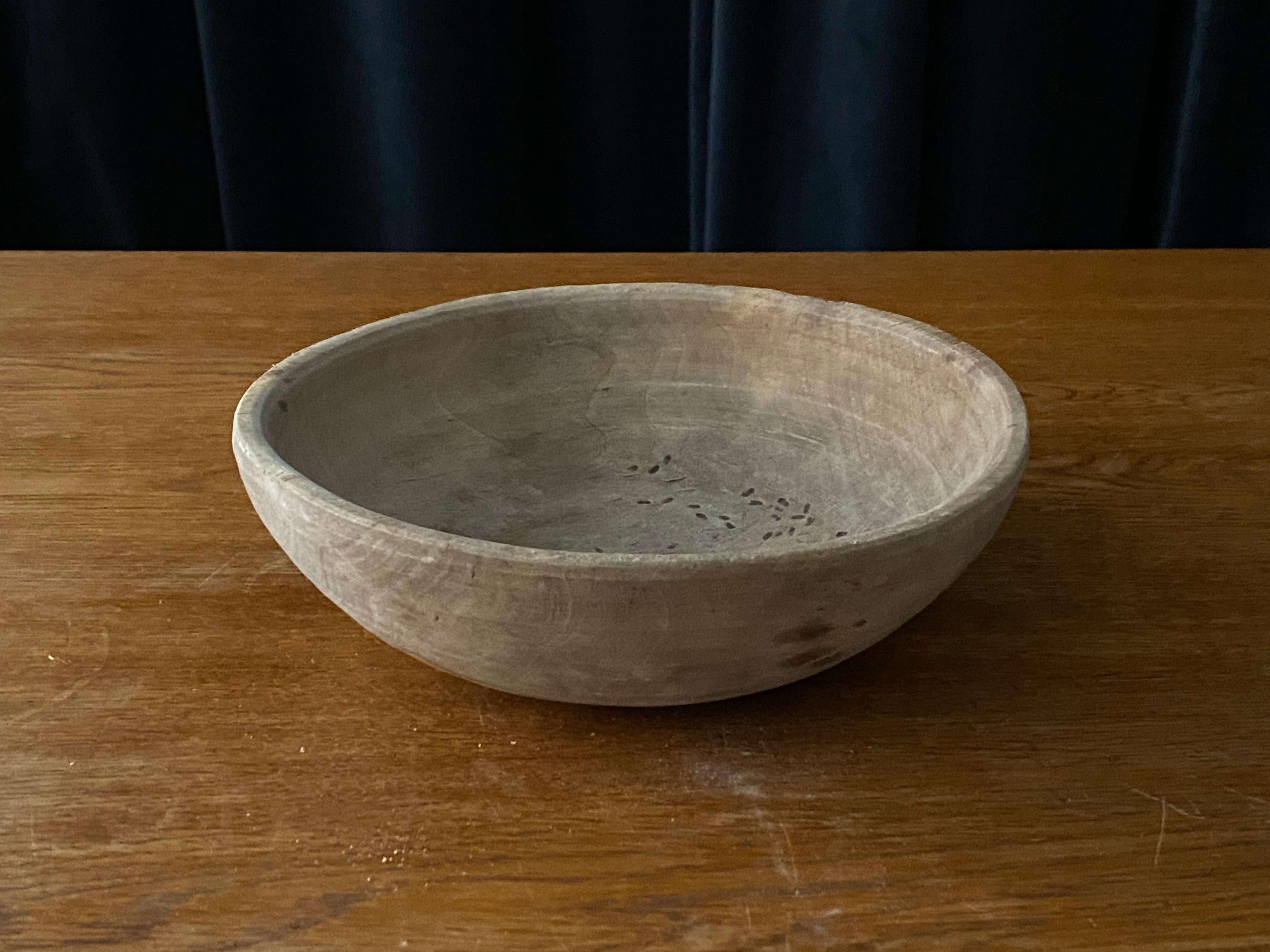 An antique, unique organic farmers wooden bowl. With highly appealing patina, produced in Sweden, 19th century. 
 