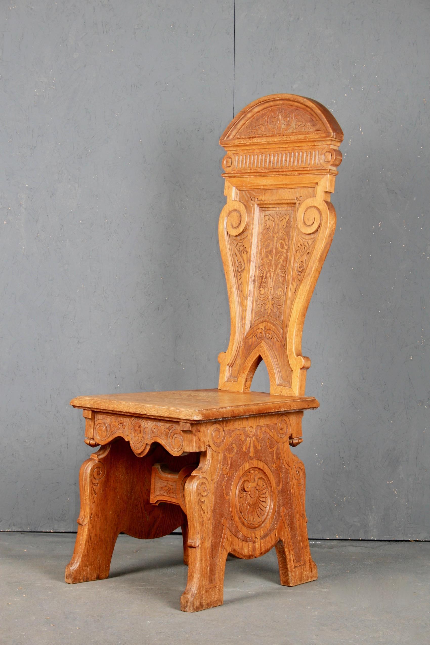 Chaise en bois de style Folk Art suédois.
