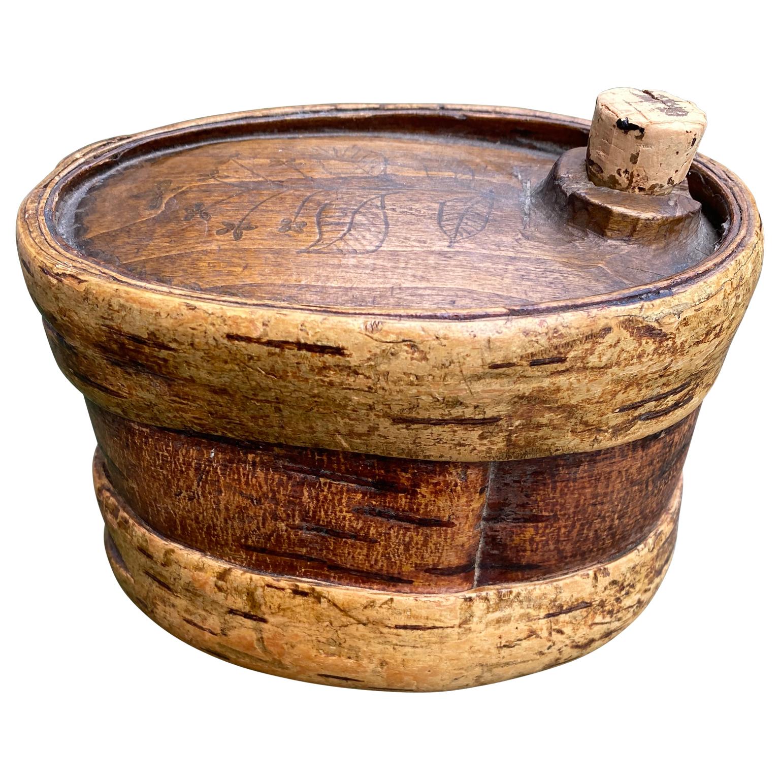 Schwedischer Volkskunstbehälter aus Holz mit Wein- und Wasserbehälter, um 1800 (Handgefertigt) im Angebot