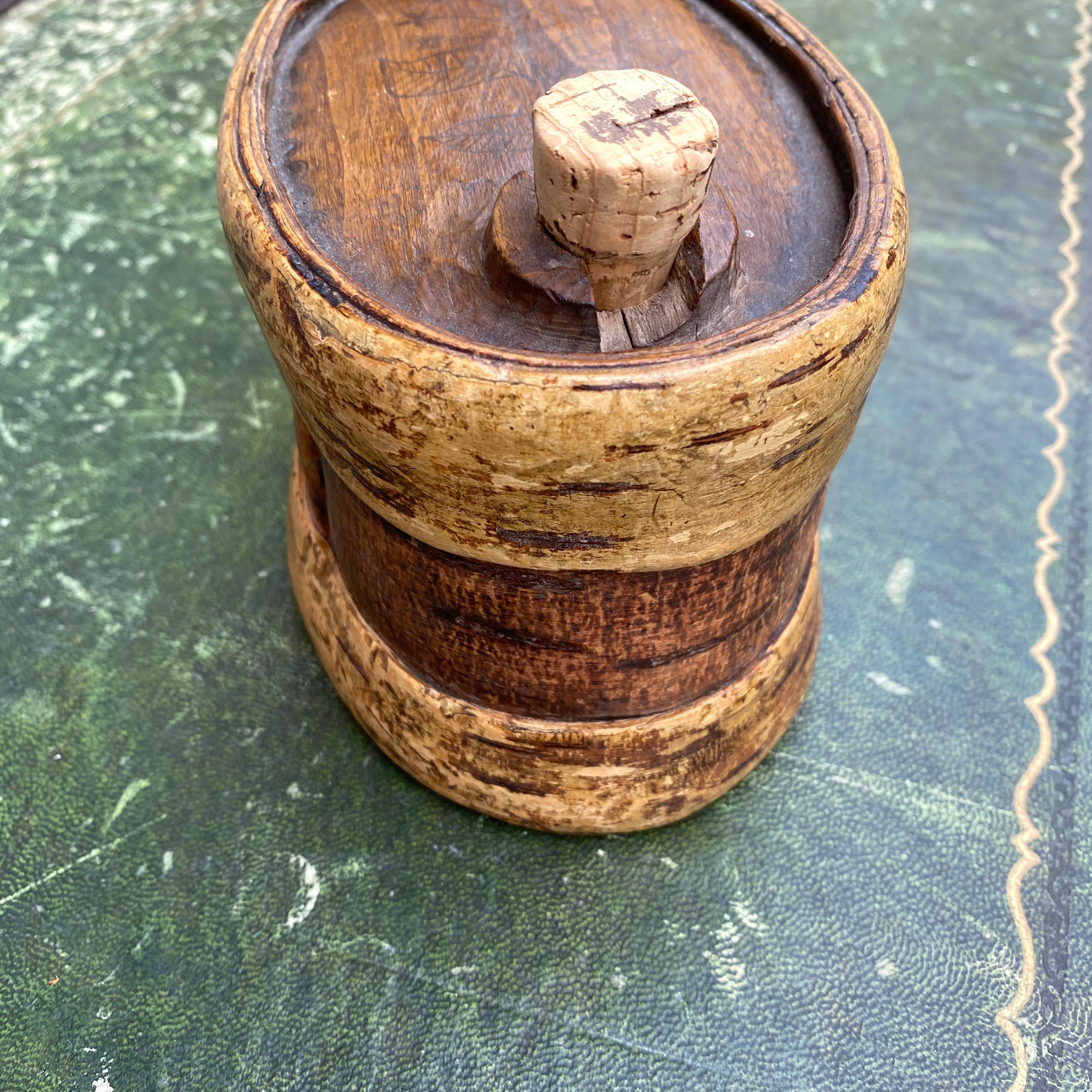 Swedish Folk Art Wood Wine And Water Container, circa 1800 In Good Condition For Sale In Haddonfield, NJ