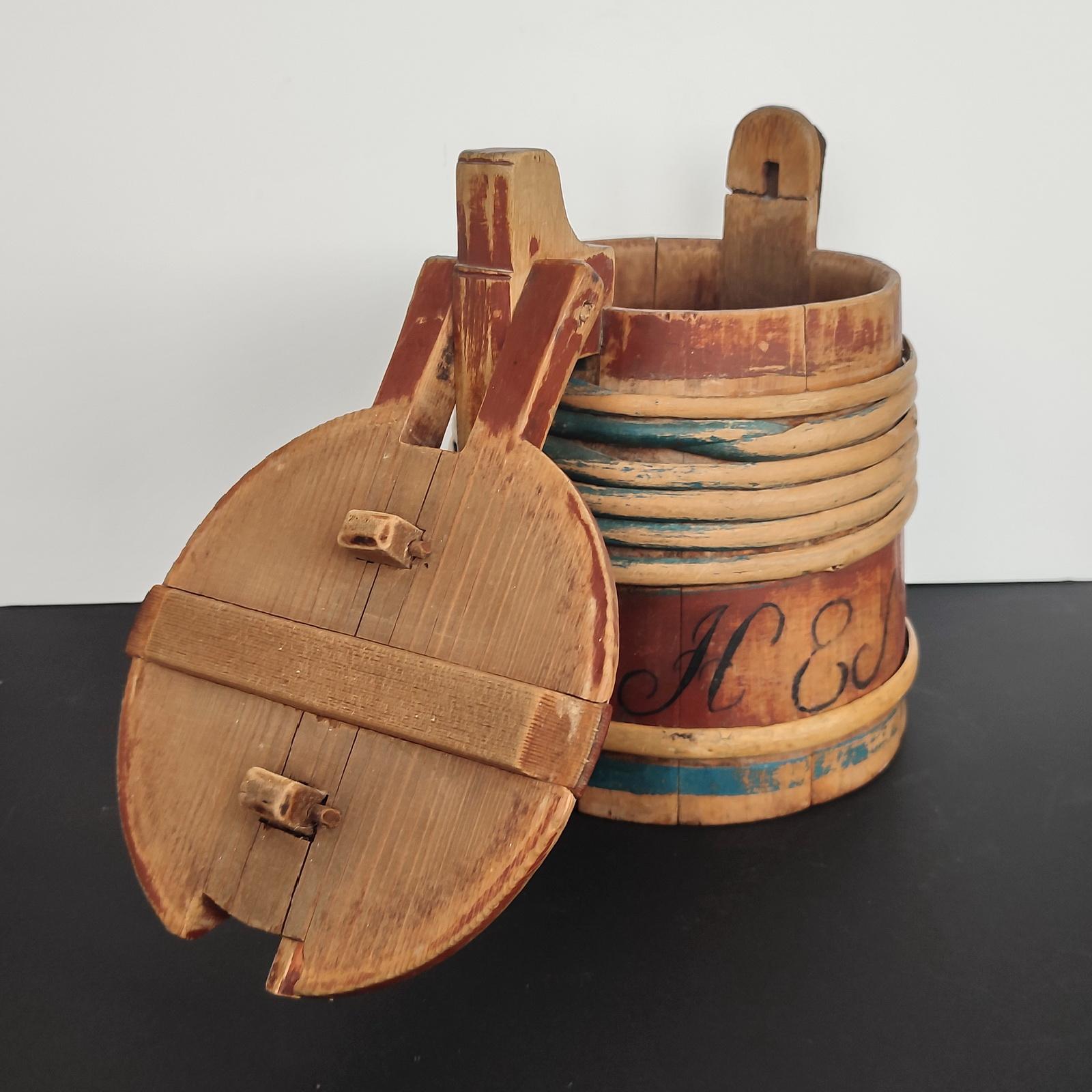 Scandinavian Folk Art Wooden Lidded Tankard, 19th Century For Sale 5