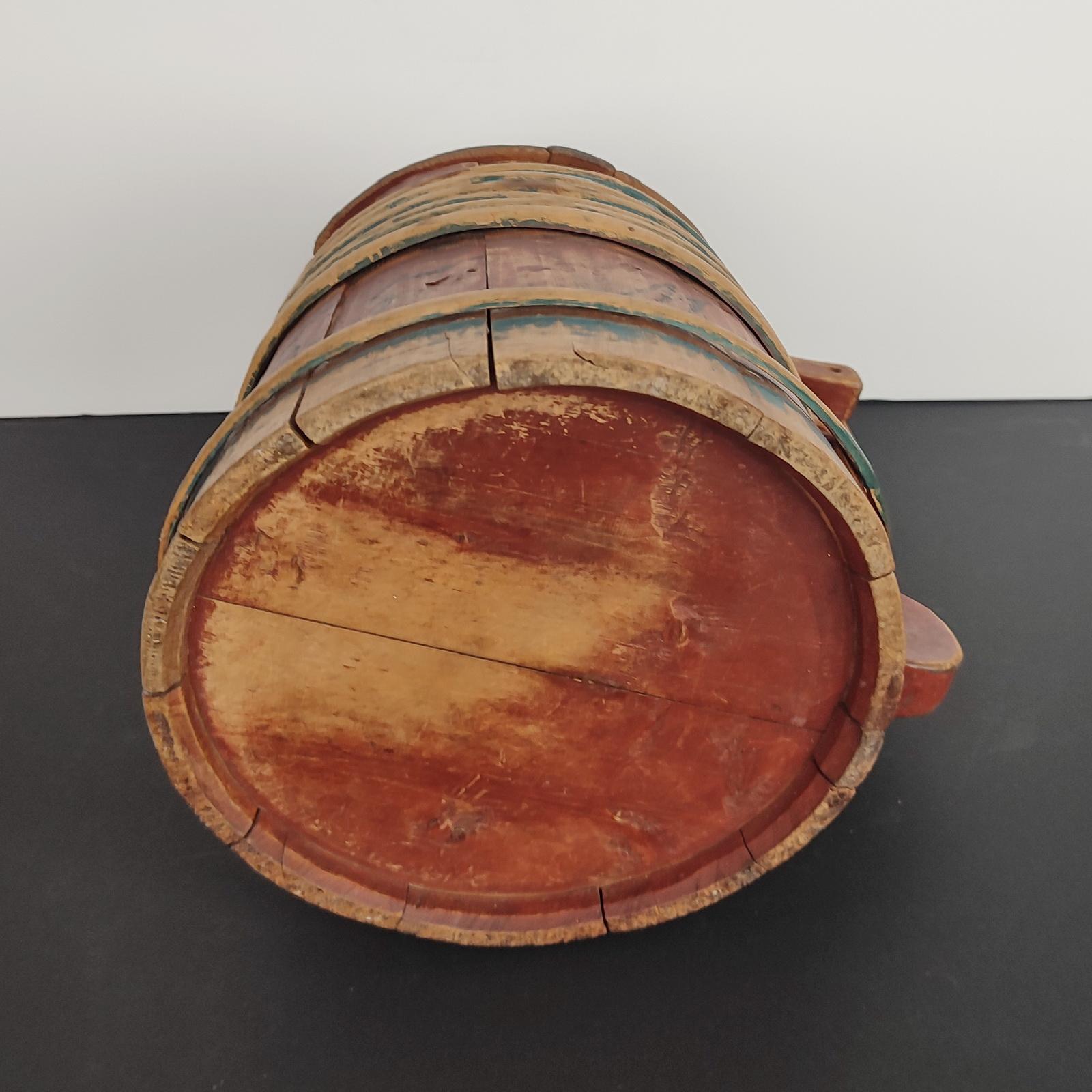 Pichet à couvercle en bois d'artisanat scandinave, 19ème siècle en vente 6