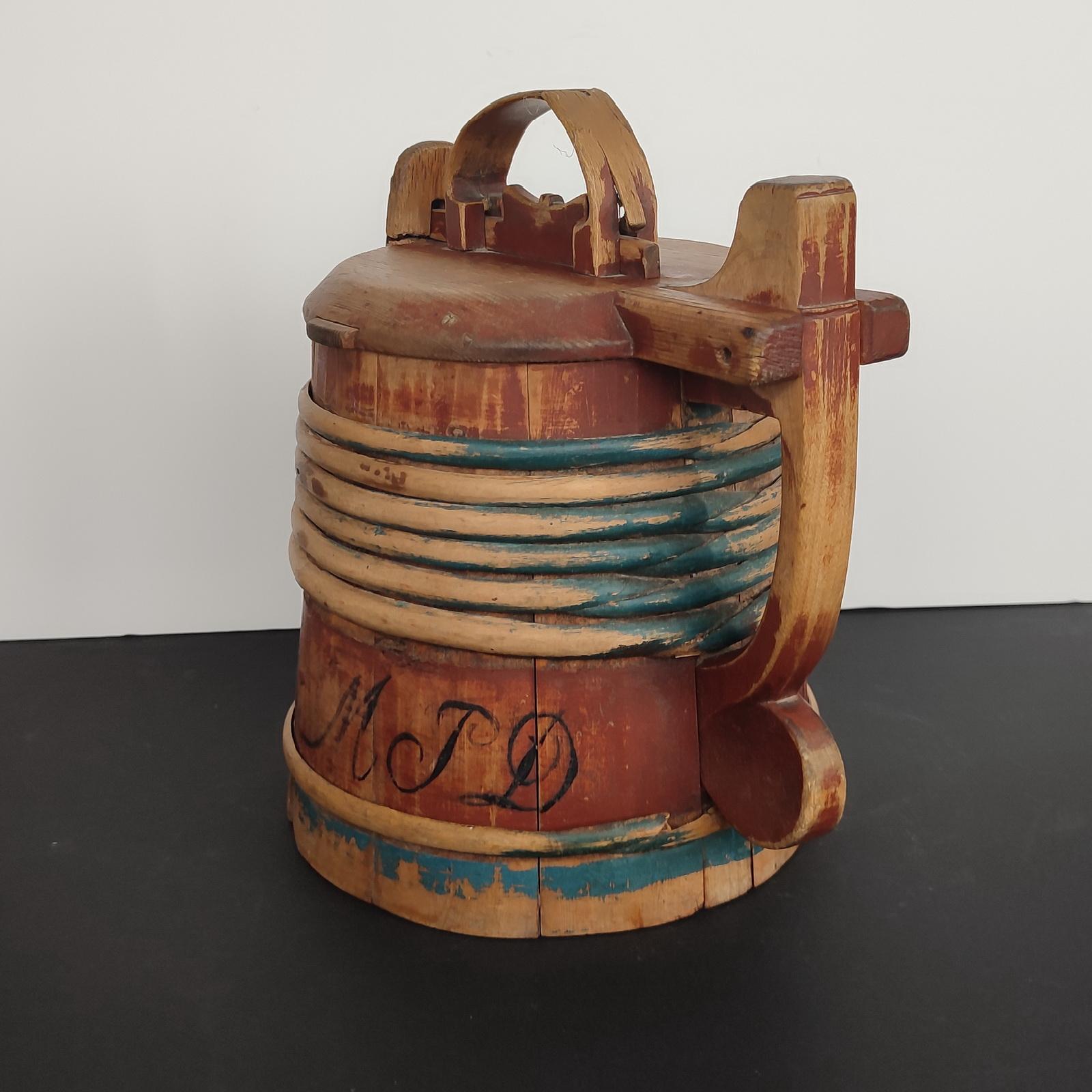 Skandinavische Volkskunst-Tankard aus Holz mit Deckel, 19. Jahrhundert im Zustand „Relativ gut“ im Angebot in Bochum, NRW