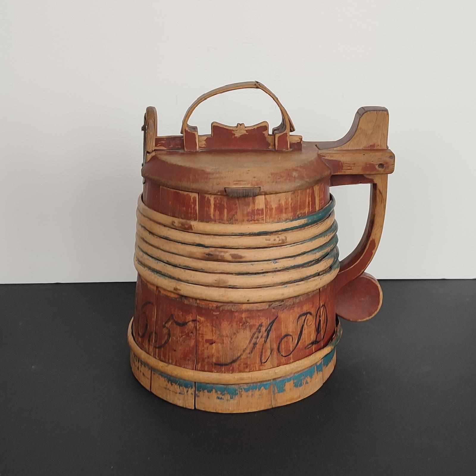 Skandinavische Volkskunst-Tankard aus Holz mit Deckel, 19. Jahrhundert im Angebot 1