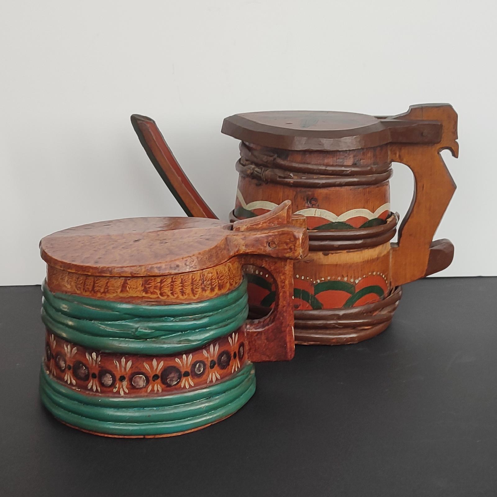 Swedish Folk Art Wooden Lidded Tankards, Early 1920s In Good Condition For Sale In Bochum, NRW