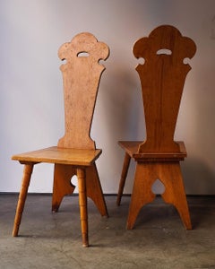 Ancienne chaise suédoise à décor floral sculpté à la main, 20e siècle