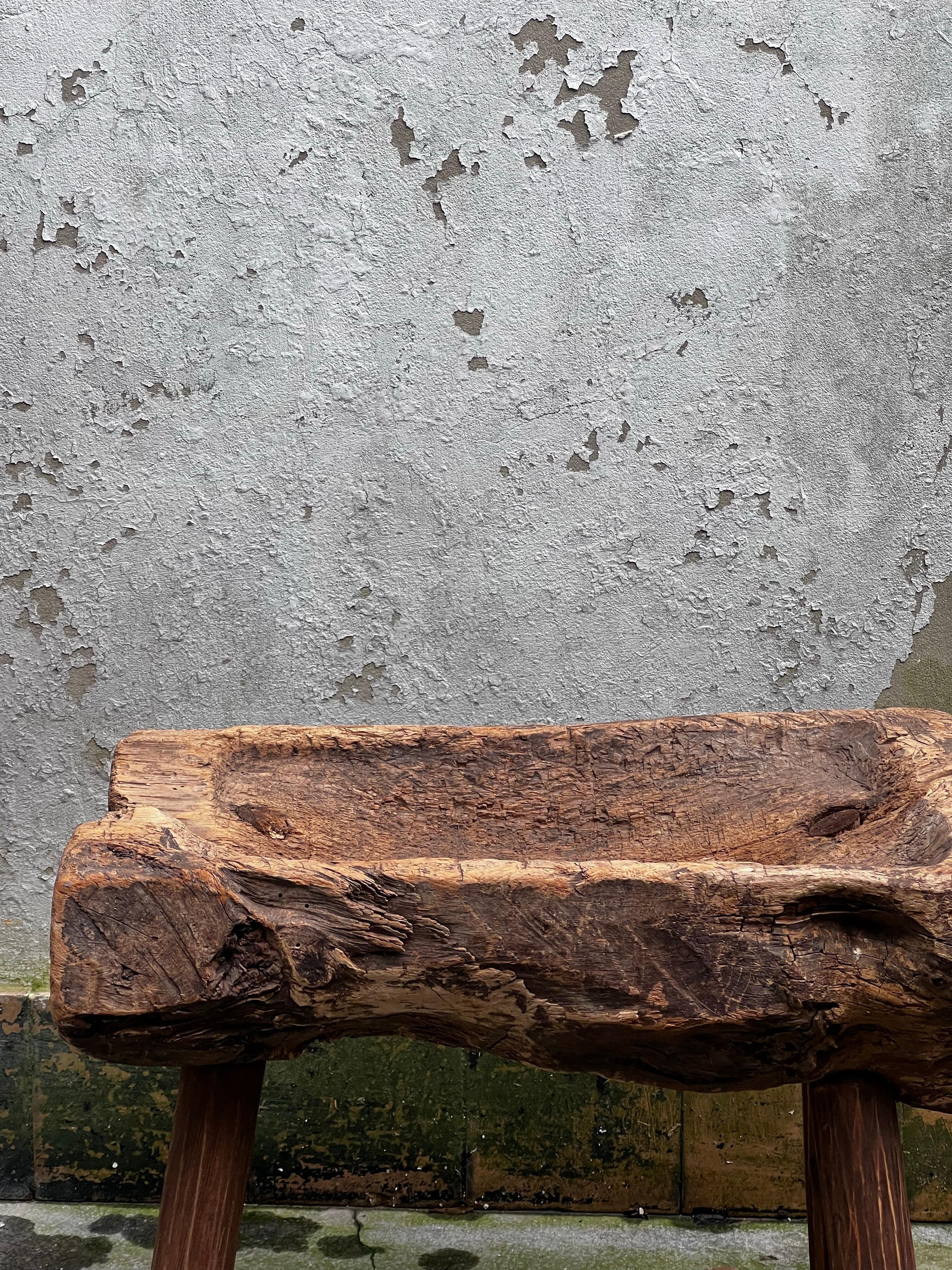 Banc suédois d'art populaire suédois daté de la fin de 1800 Sièges paysans Bon état - En vente à Forest, BE