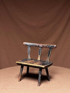 Schwedische Folklore kleine schwarze Kaminhocker 18. Jahrhundert Folk Art Peasant einzigartig