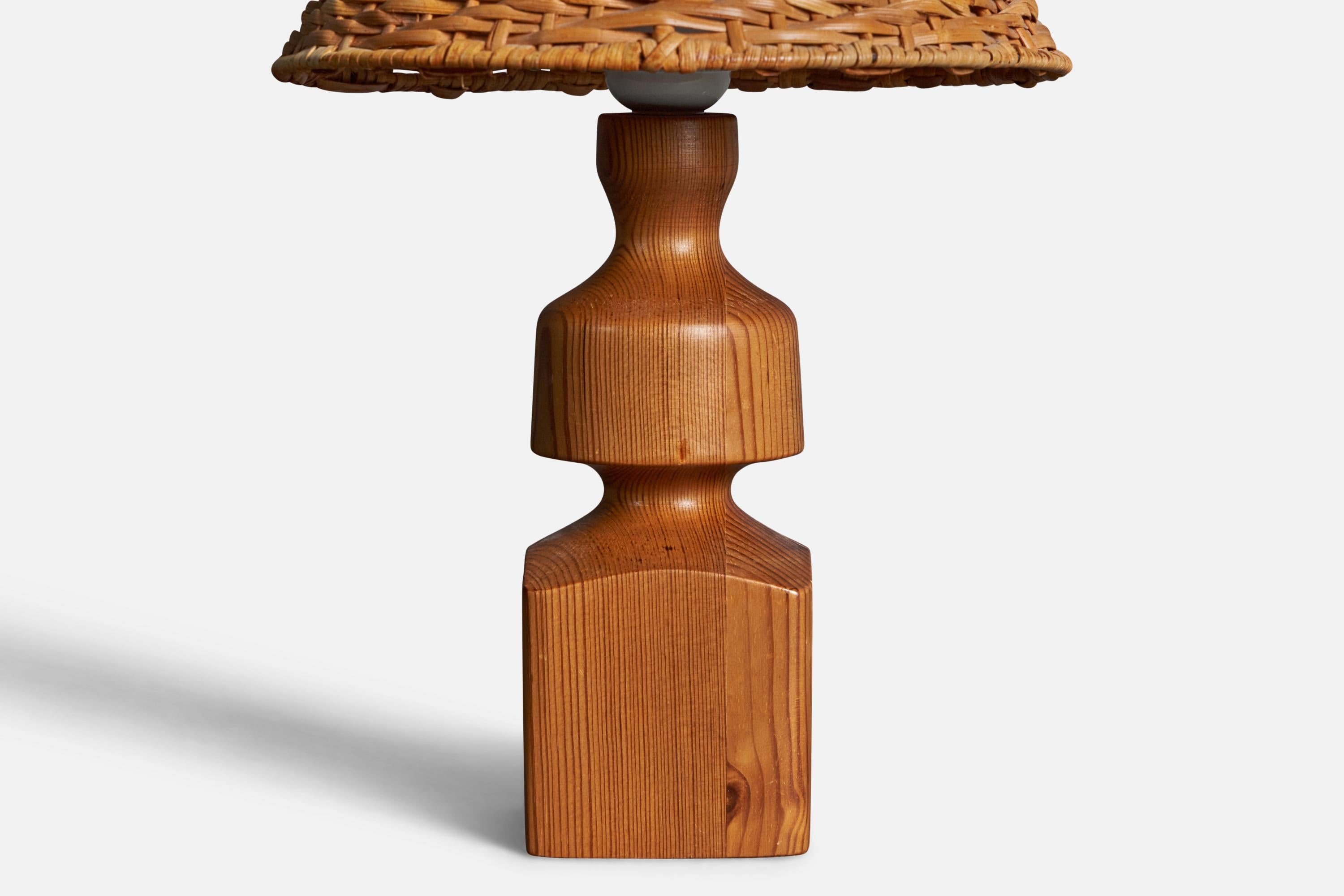 Modern Swedish, Free-Form Table Lamp, Solid Pine, Rattan, Studio, Sweden, 1970s For Sale