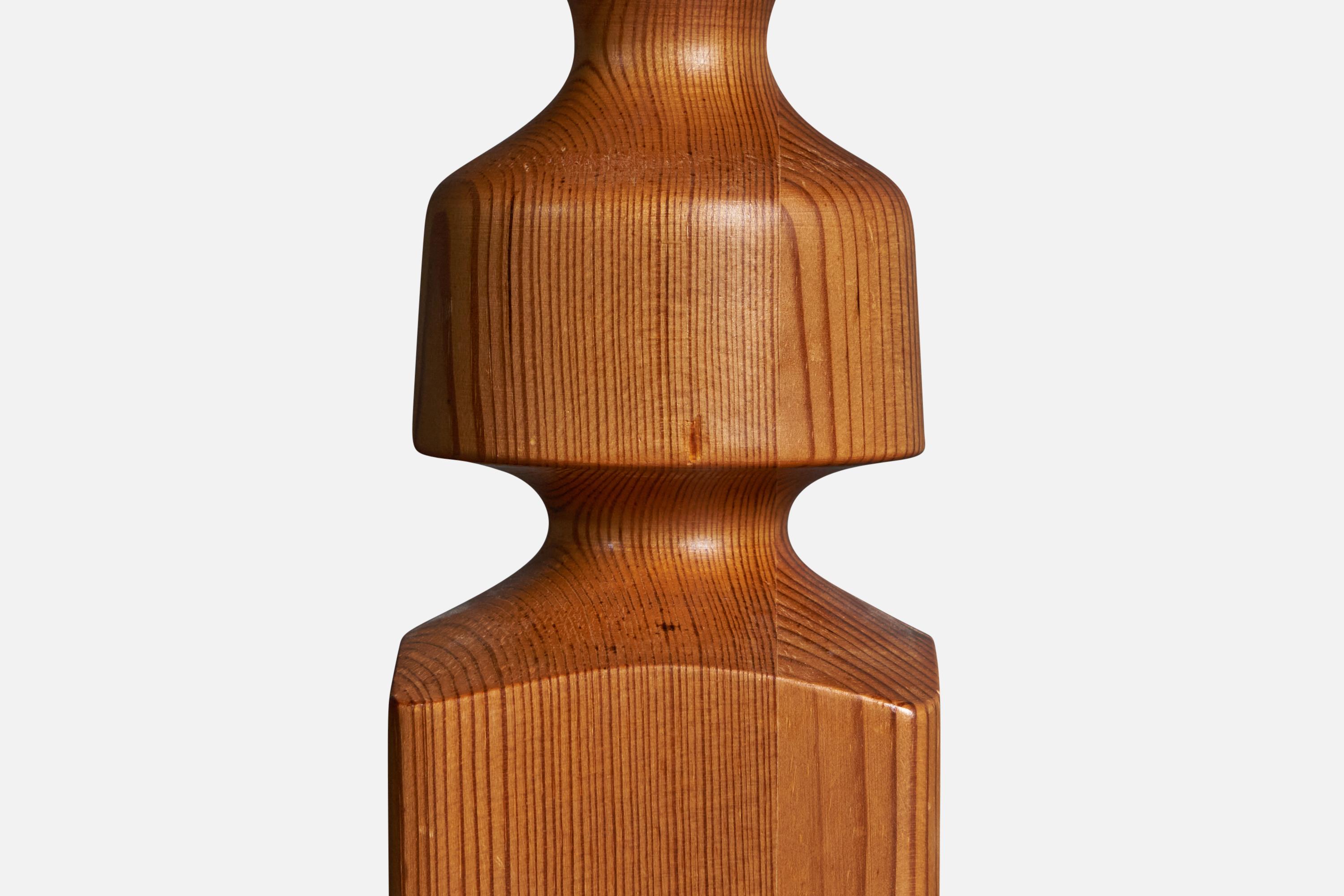 Swedish, Free-Form Table Lamp, Solid Pine, Rattan, Studio, Sweden, 1970s In Good Condition For Sale In High Point, NC
