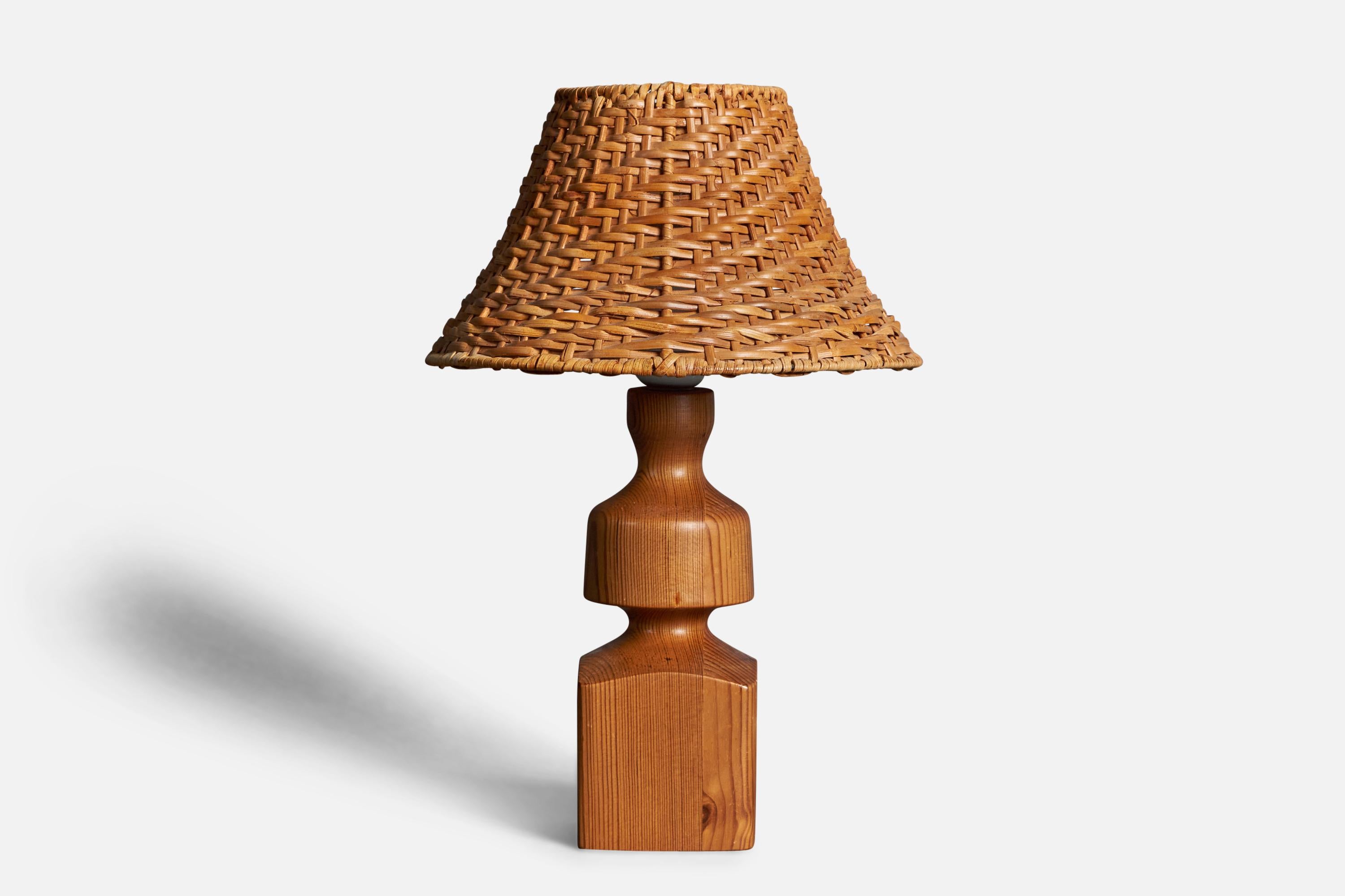 Late 20th Century Swedish, Free-Form Table Lamp, Solid Pine, Rattan, Studio, Sweden, 1970s For Sale