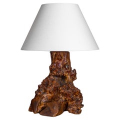Lampada da tavolo svedese in legno di radica a forma libera, design scultoreo moderno di metà secolo