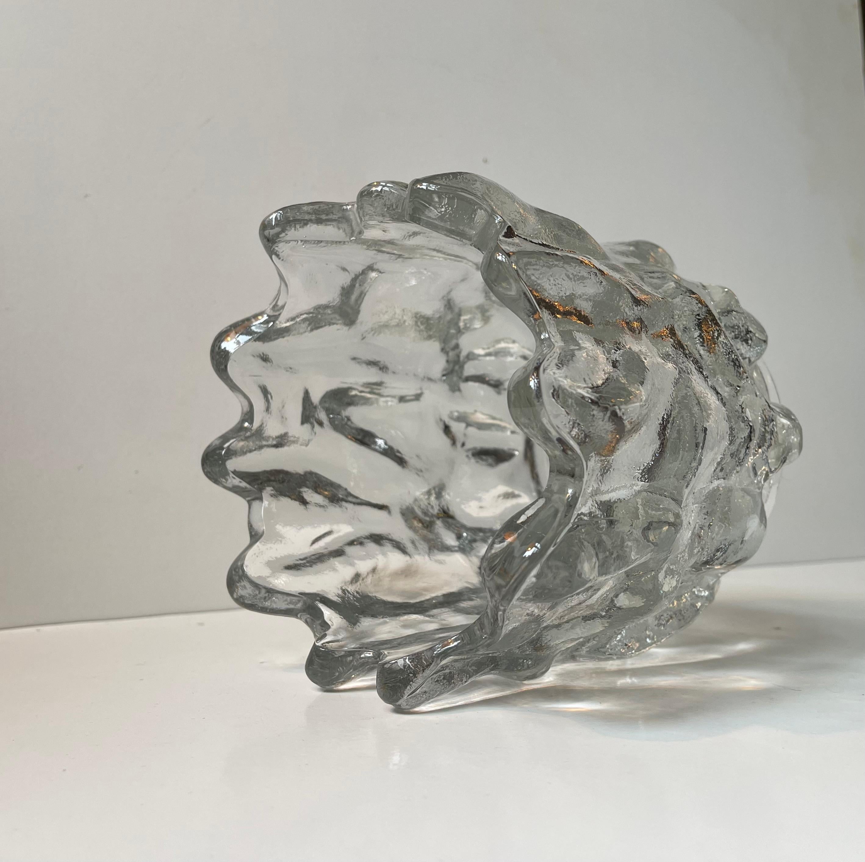 Swedish Freeform Ice Glass Vase by Göran Wärff for Kosta Boda, 1980s In condizioni buone in vendita a Esbjerg, DK