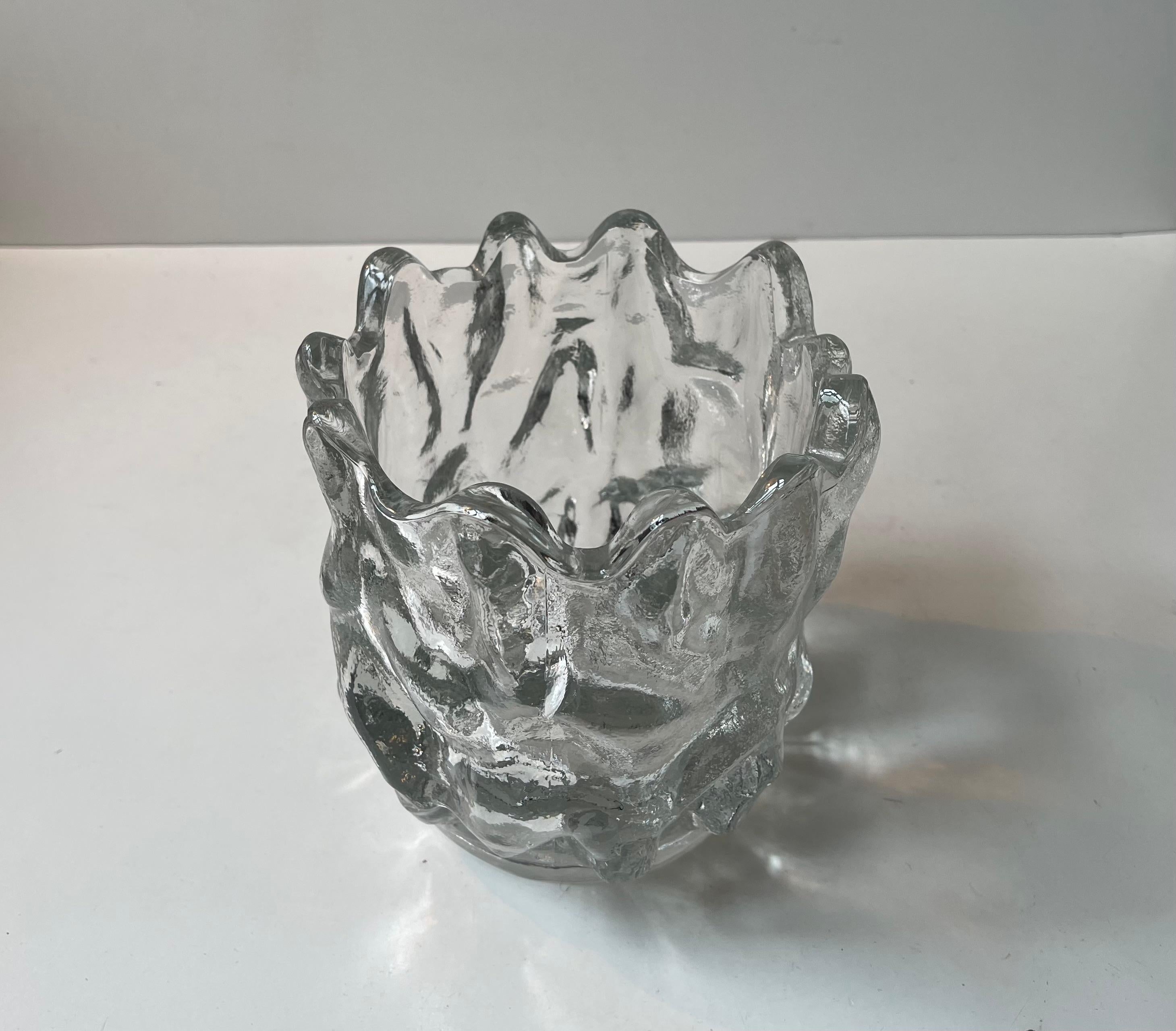 Swedish Freeform Ice Glass Vase by Göran Wärff for Kosta Boda, 1980s in vendita 1