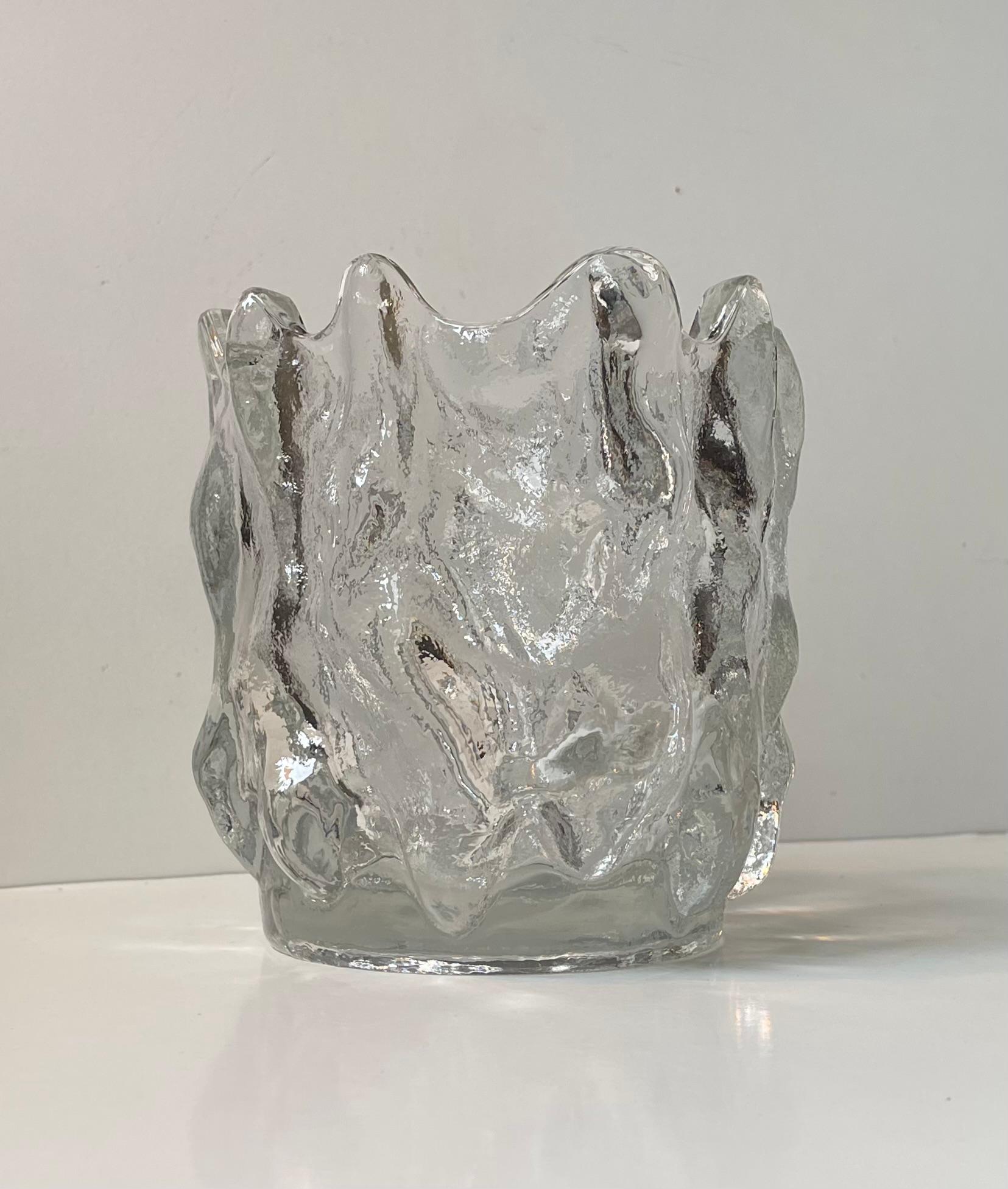 Swedish Freeform Ice Glass Vase by Göran Wärff for Kosta Boda, 1980s in vendita 2
