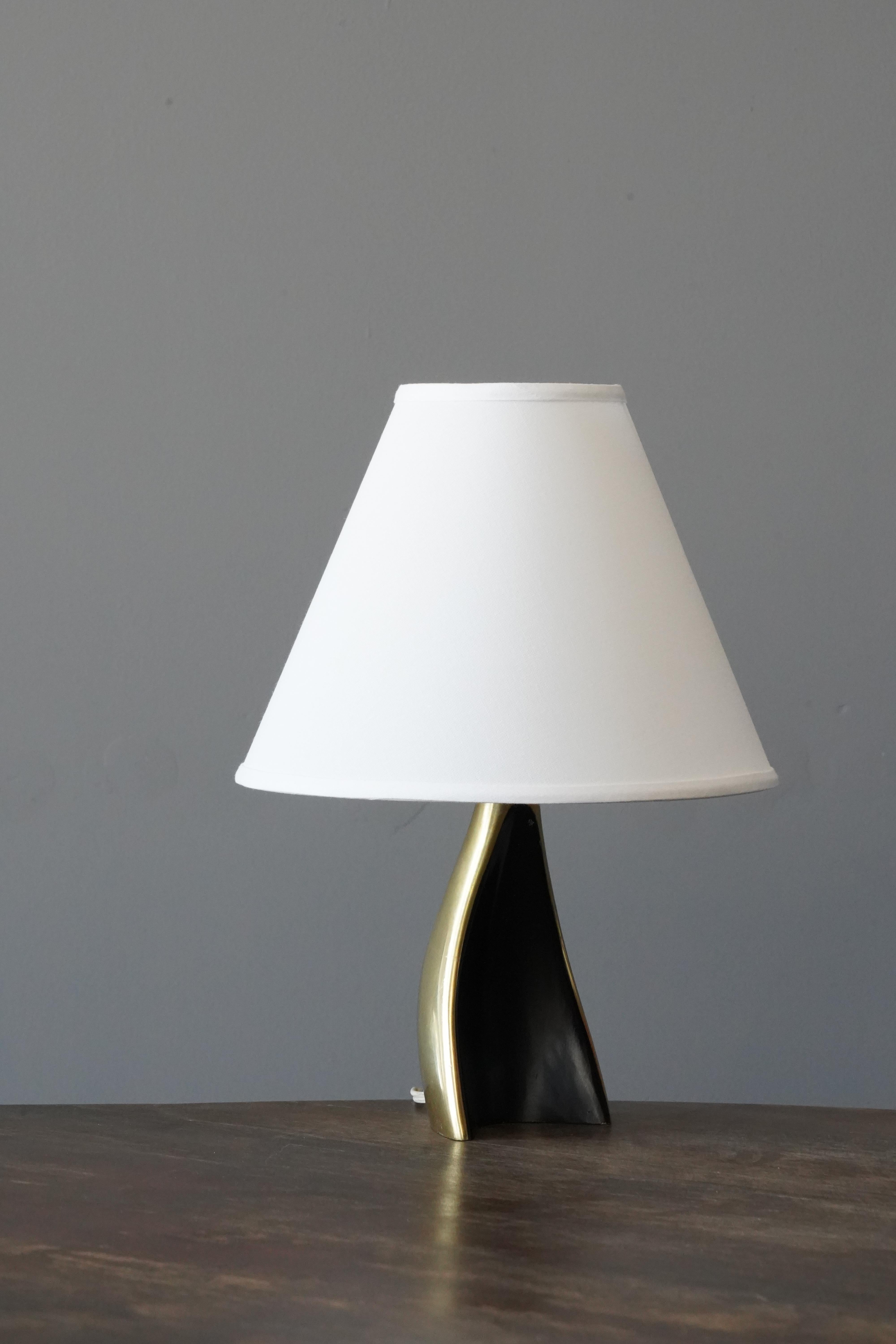 Swedish, Freeform Table Lamp, Brass, Sweden, 1940s In Good Condition In High Point, NC