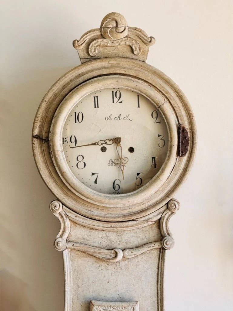 Swedish Fryksdahl Mora clock, c. 1820 In Good Condition For Sale In Charlottesville, VA