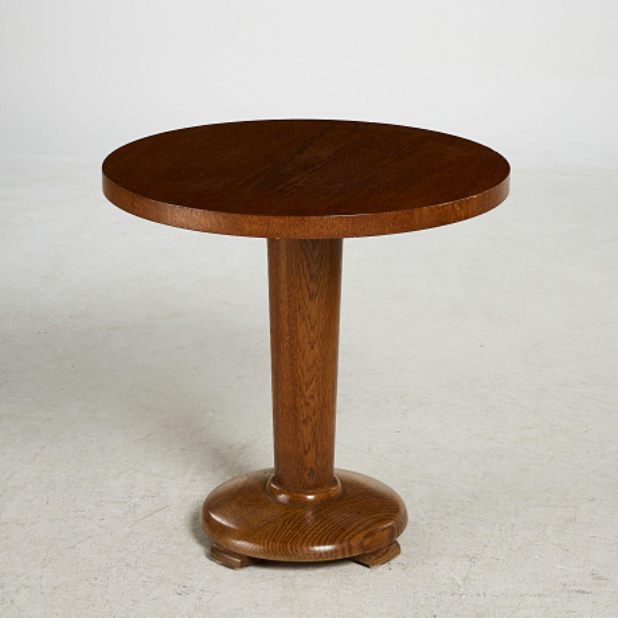Swedish Functionalist Oak Pedestal Table, 1940s In Good Condition For Sale In New York, NY