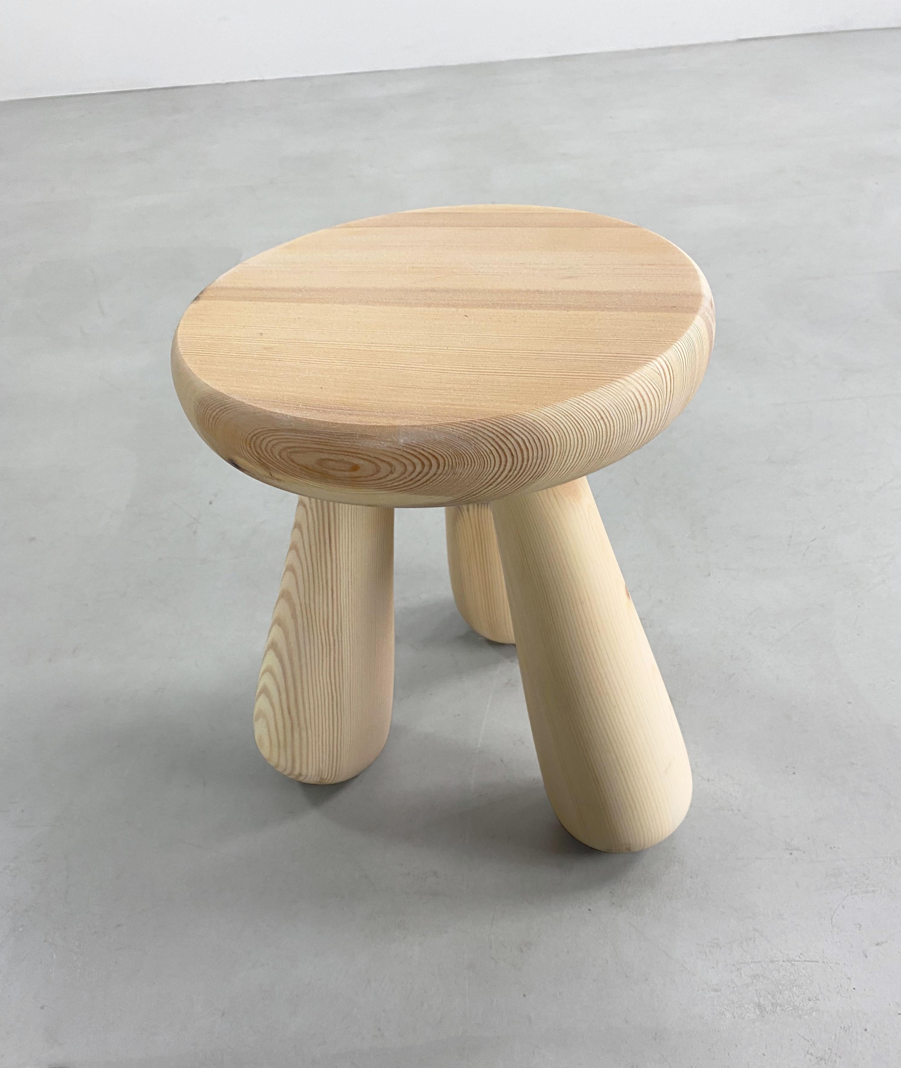 Wonderful chunky limewashed pine Swedish milking stool. Very Ingvar Hildingsson in style.
    