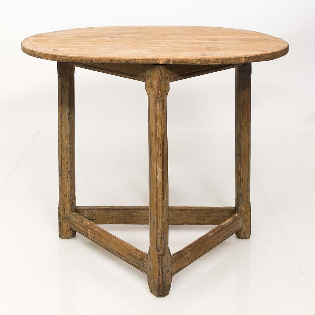 Antique Swedish Demi-Lune Gate Leg Table In Good Condition In South Salem, NY