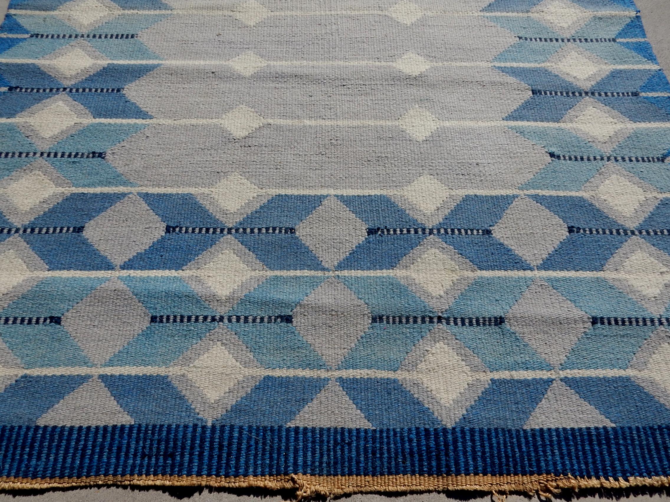 Laine Tapis géométrique suédois à tissage plat signé de l'artiste scandinave MLB des années 1950 en vente