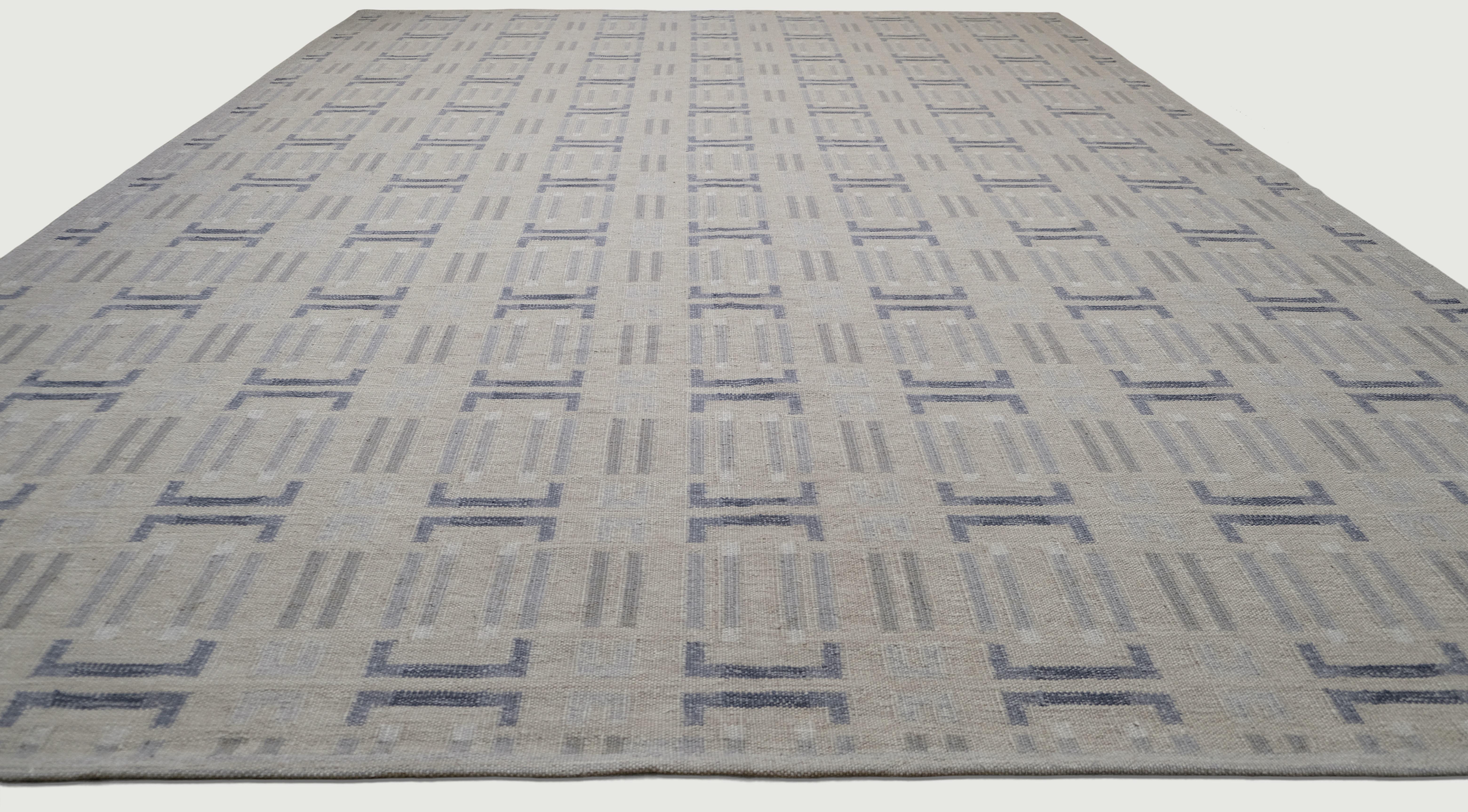 Schwedischer geometrischer taupefarbener und blauer Wollteppich 14'3''x20'3'' (Asiatisch) im Angebot