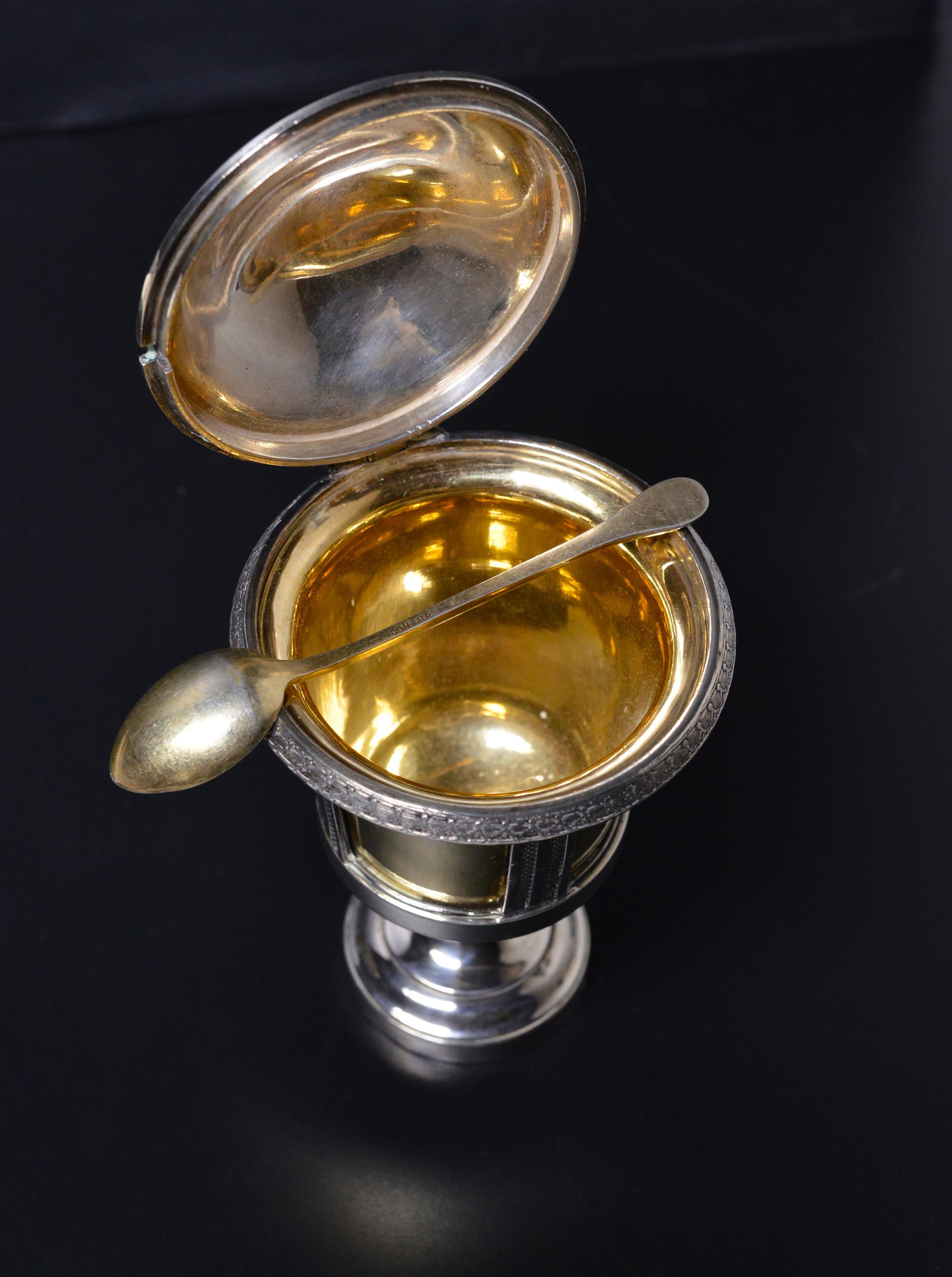Schwedische vergoldete schwere Silber Senf oder Sauce Tasse Antike Empire Becher 1827 im Angebot 3
