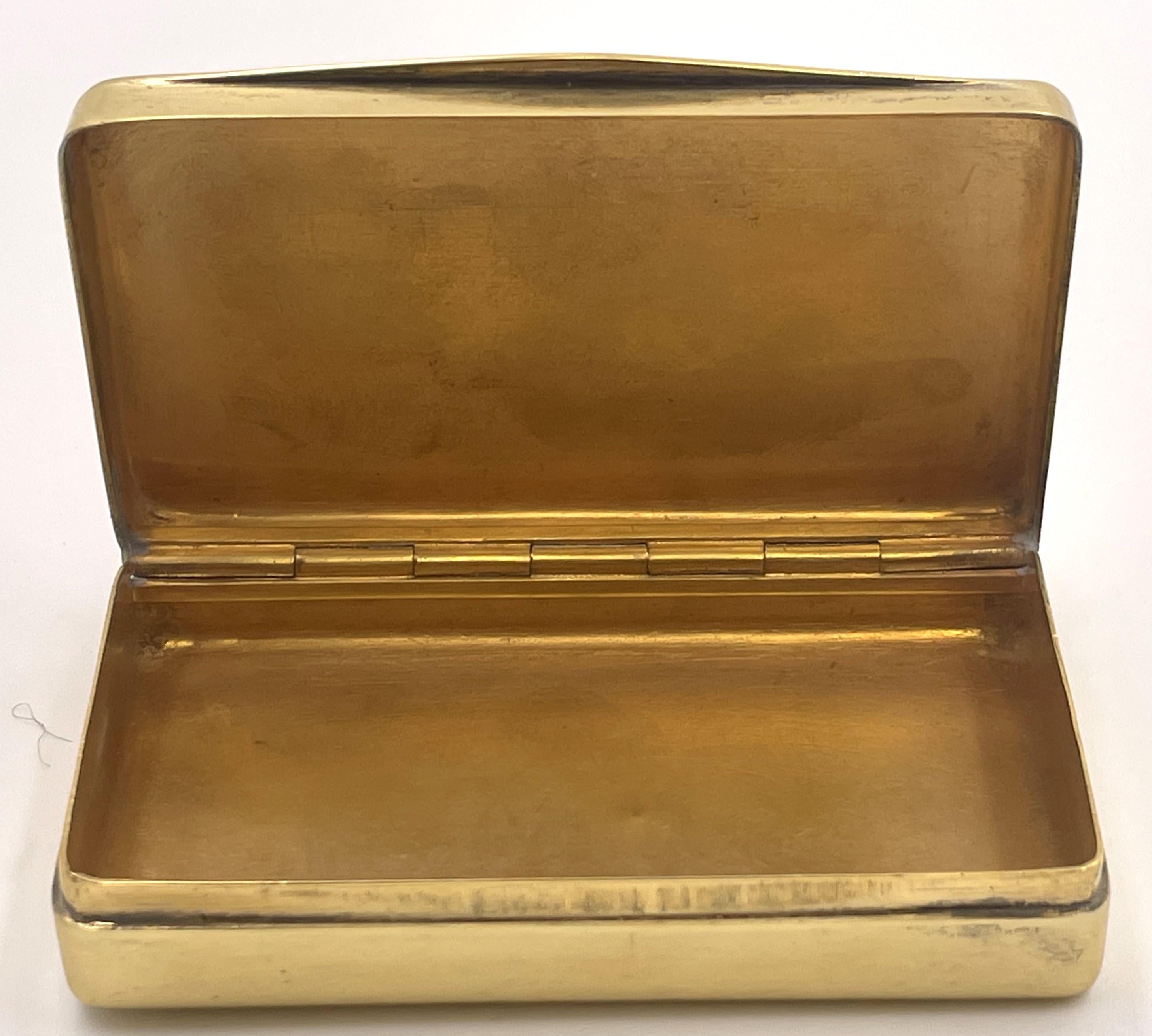 Schwedische vergoldete Silber-Schnupftabakdose mit Blumenmotiven (19. Jahrhundert) im Angebot