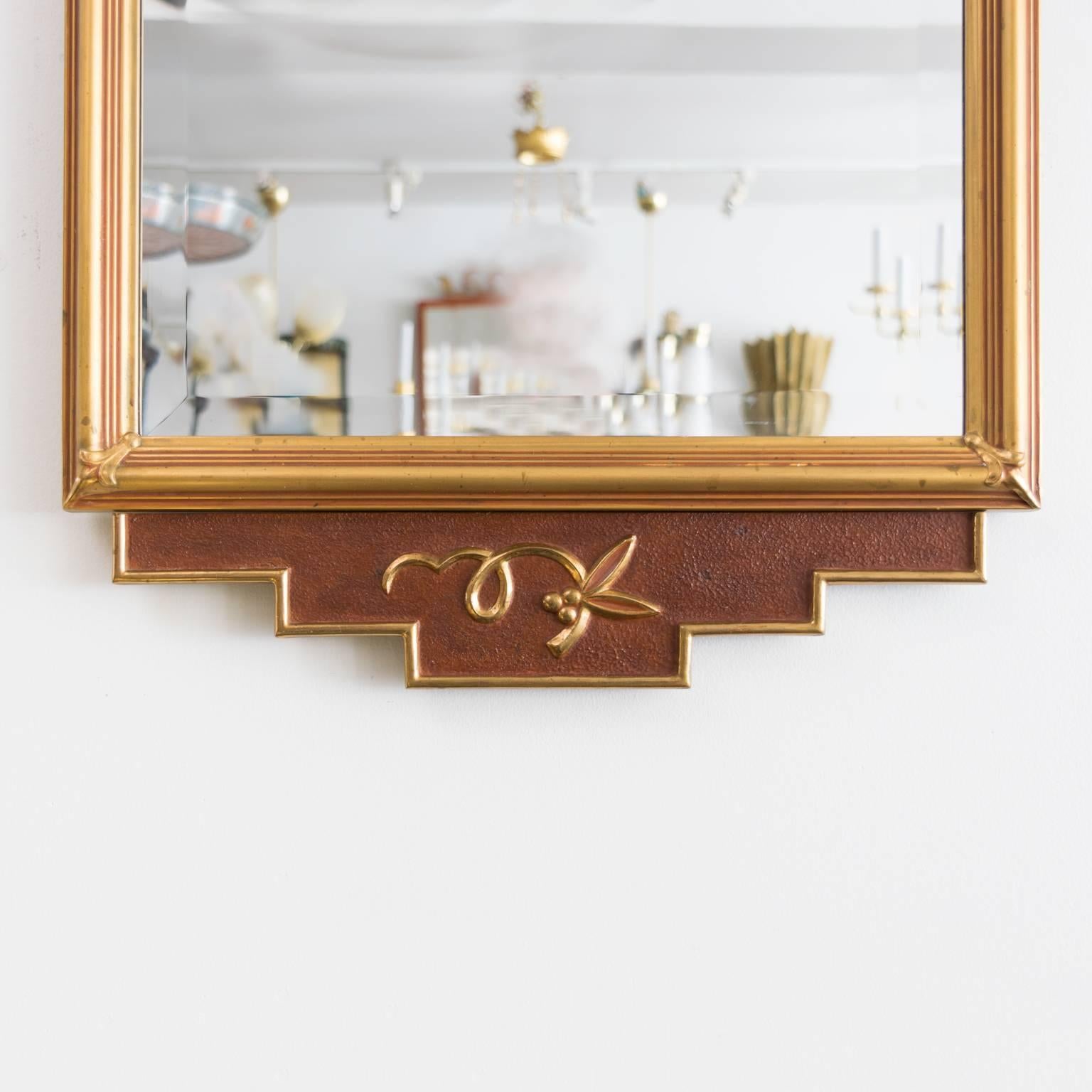 Schwedischer Art-Déco-Spiegel aus vergoldetem Holz von W. Lundell (Skandinavisch) im Angebot