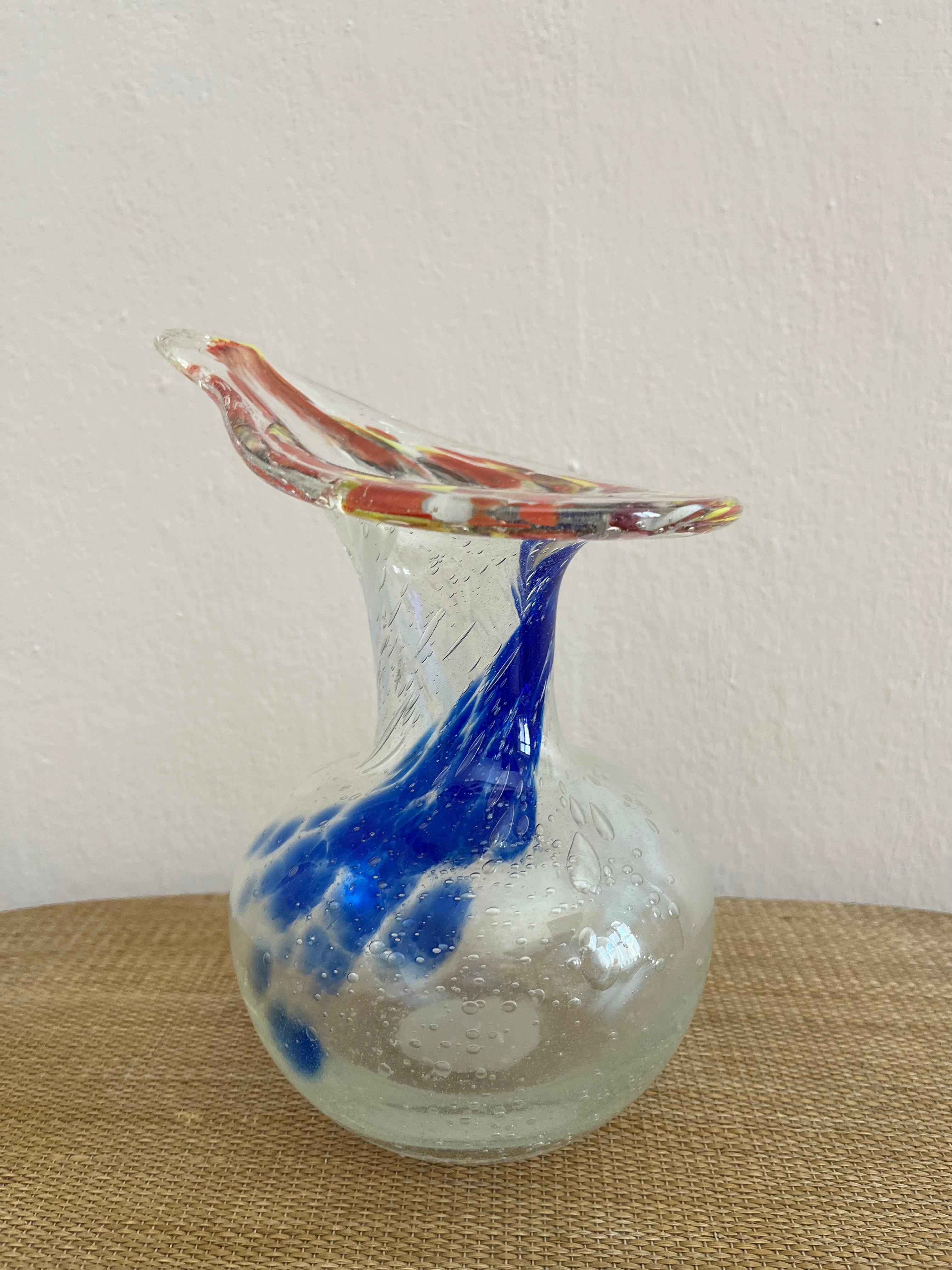 Swedish glass art vase in organic shapes In Good Condition For Sale In Frederiksberg C, DK