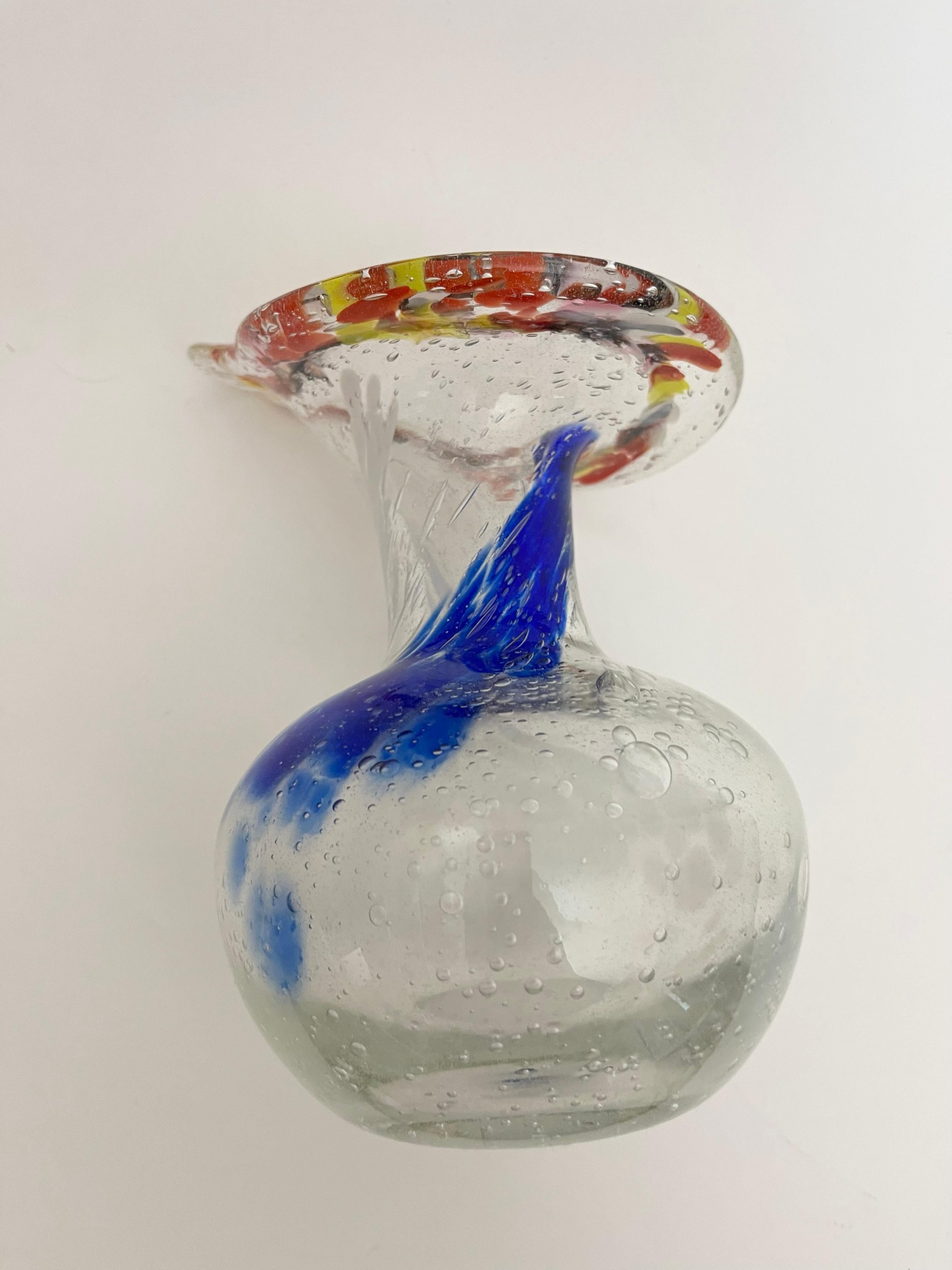 Vase d'art en verre suédois de formes organiques en vente 1