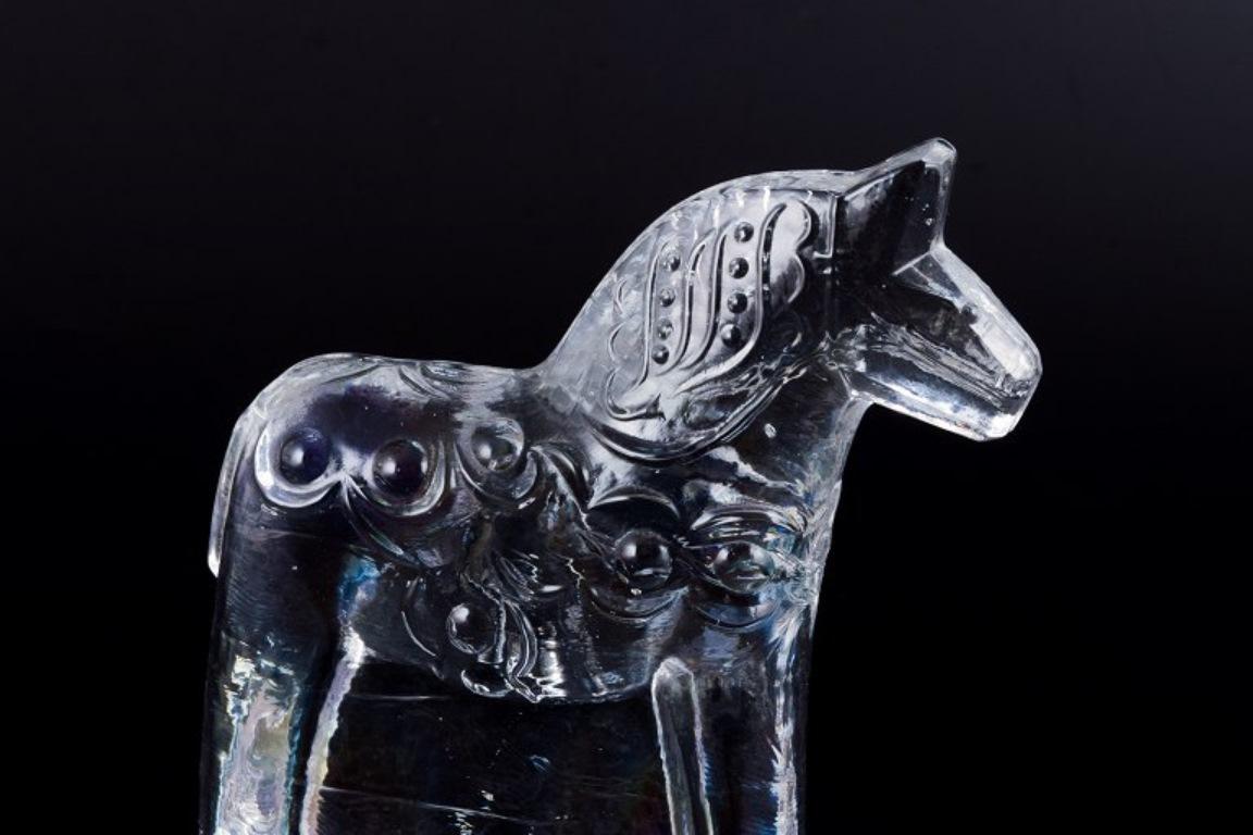 Schwedischer Glaskünstler. Vier Dala-Pferde aus klarem mundgeblasenem Kunstglas.  im Angebot 1
