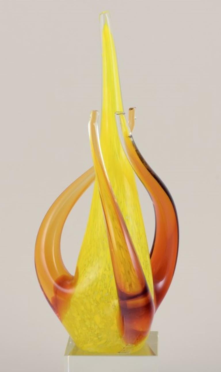 Swedish glass artist. Large sculpture in art glass. Yellow and amber decoration. In Excellent Condition For Sale In Copenhagen, DK