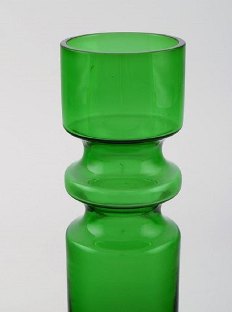 Swedish glass artist, vase in green mouth-blown art glass, 1960s-1970s.
Measures: 21 x 7 cm.
In excellent condition.