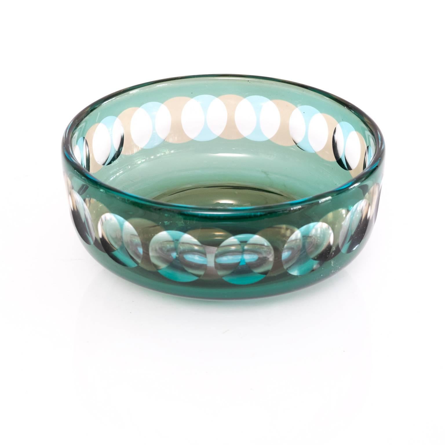 Mid-Century Modern layered colored glass bowl designed by One Sandeberg for Kosta, Sweden, circa 1960.

Measures: Diameter 7“, height 3.25