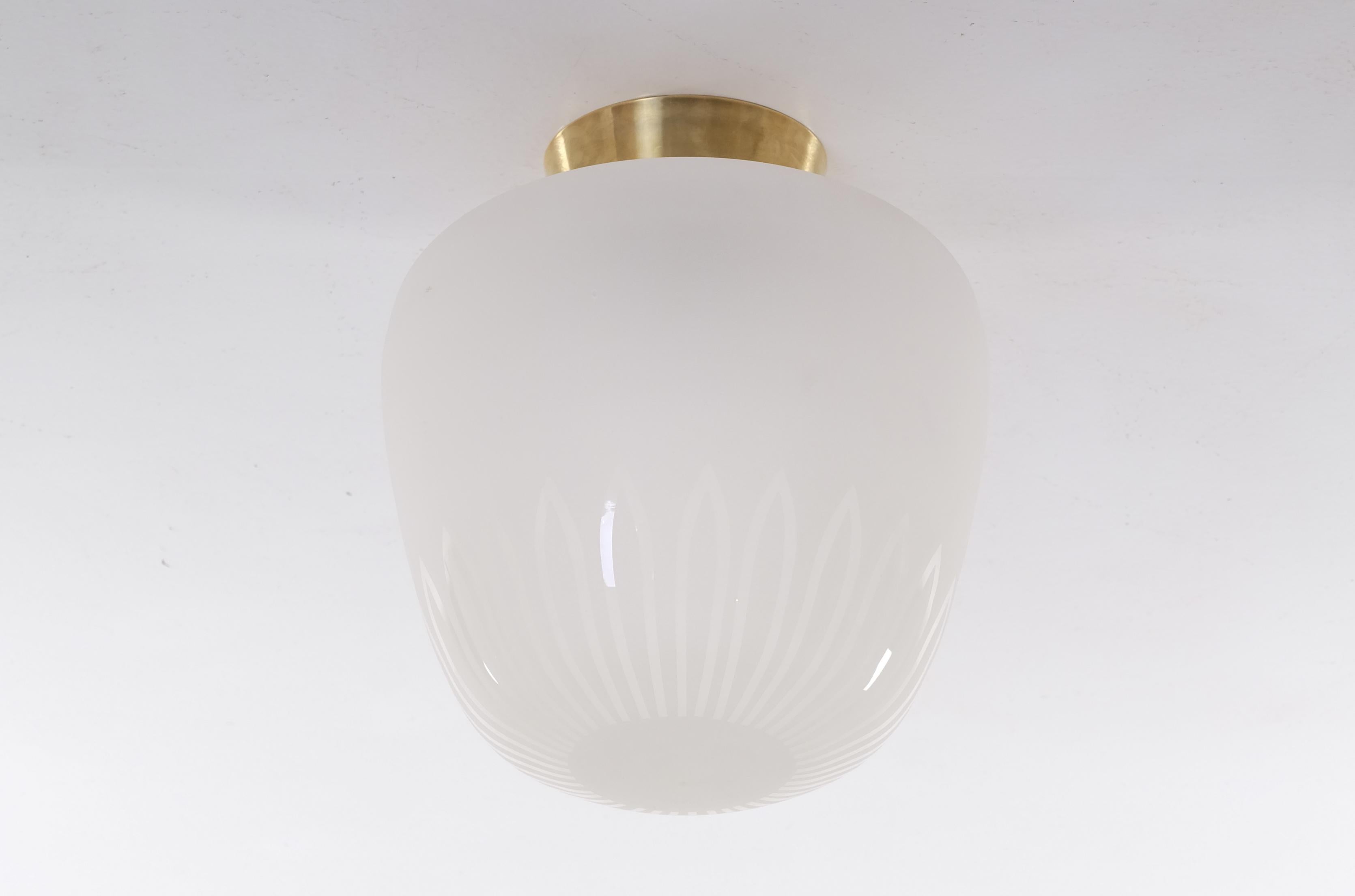Swedish Glass & Brass Light by Böhlmarks, 1940s In Good Condition For Sale In Stockholm, SE