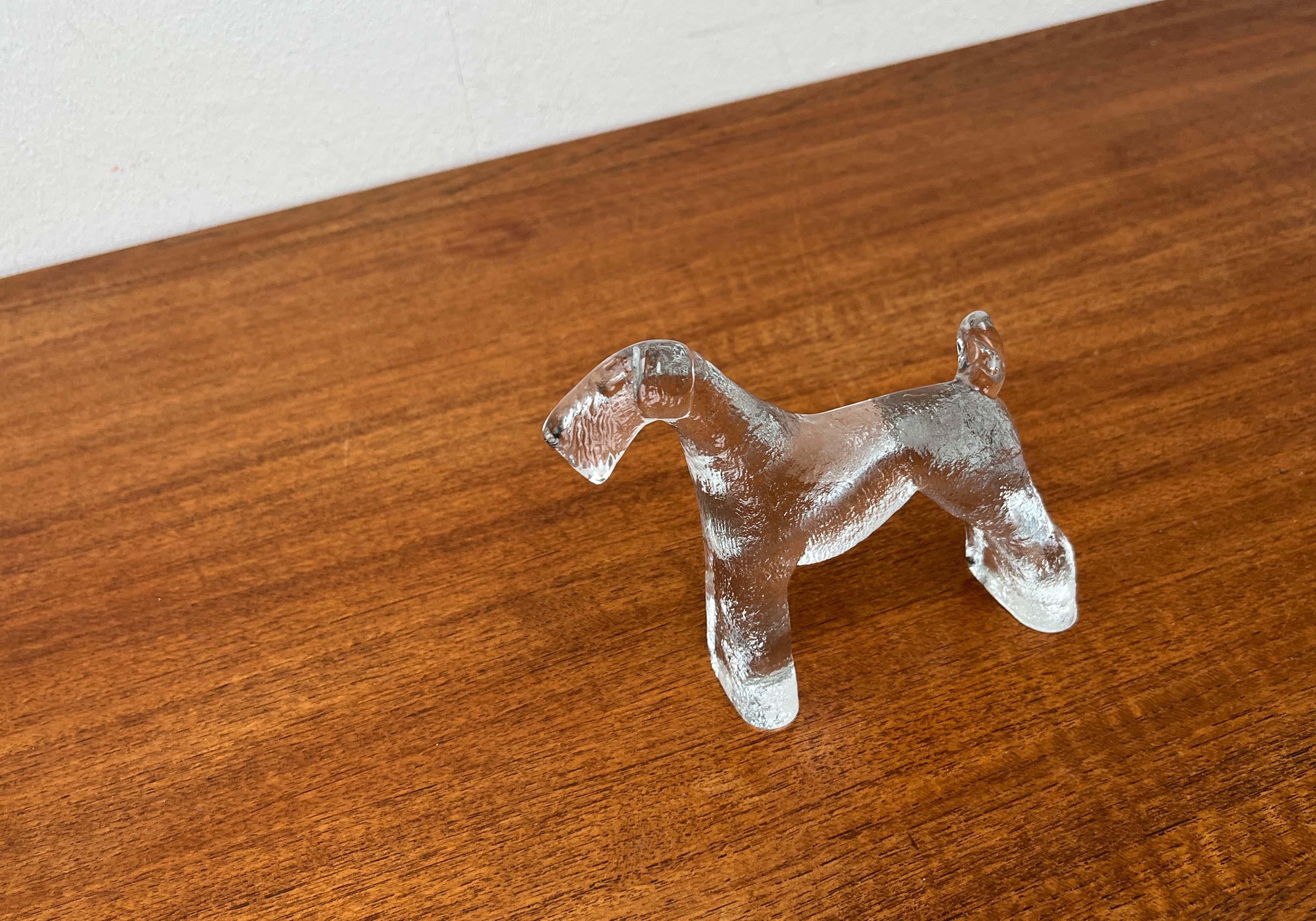 Vetro Scultura in vetro svedese della serie Airdaleterrier Bertil Vallien Kosta Boda in vendita