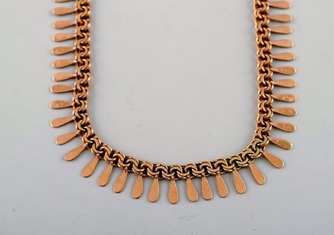 Swedish goldsmith. Bismarck necklace in 14 carat gold. Mid 20th century.
In very good condition.
Stamped.
Measures: 43.5 cm.
Weight: 21 grams.