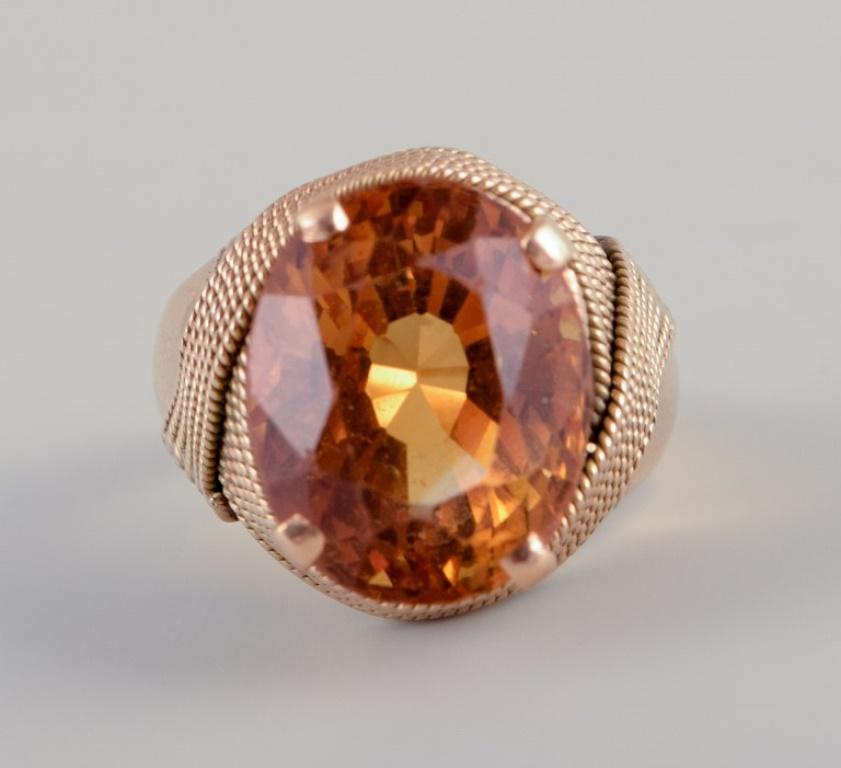 Schwedischer Goldschmied. Großer 18 Karat Cocktailring mit bernsteinfarbenem Citrin im Zustand „Hervorragend“ im Angebot in bronshoj, DK