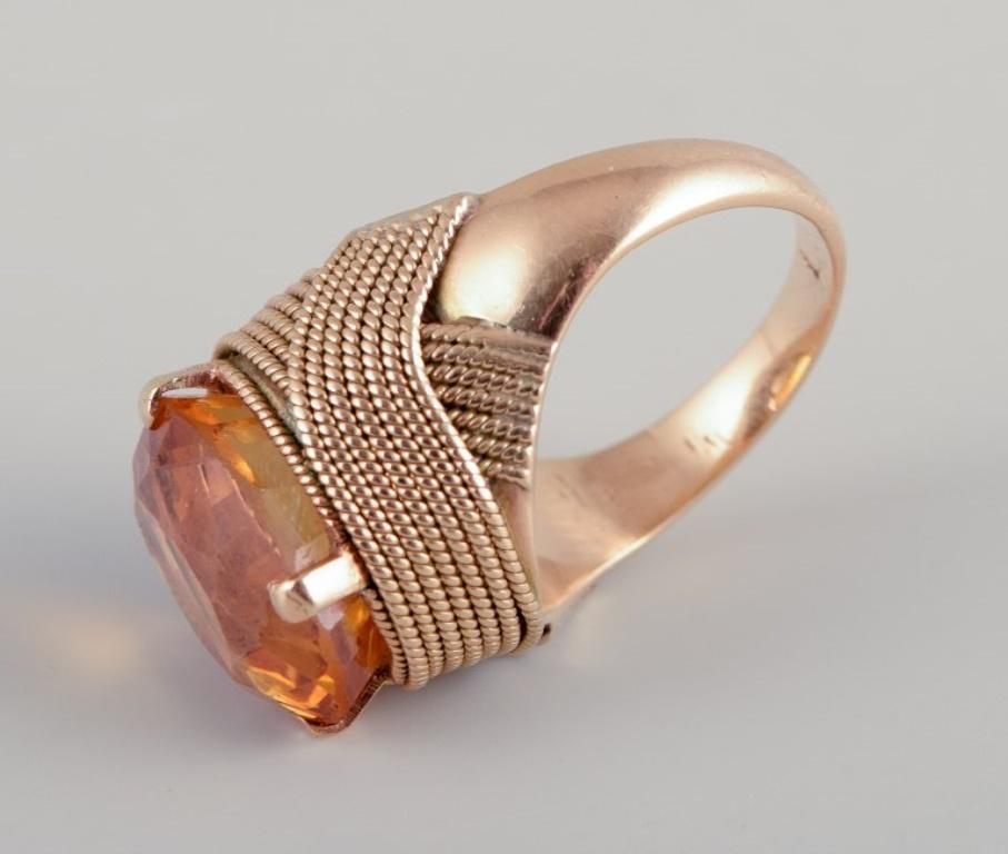 Schwedischer Goldschmied. Großer 18 Karat Cocktailring mit bernsteinfarbenem Citrin Damen im Angebot