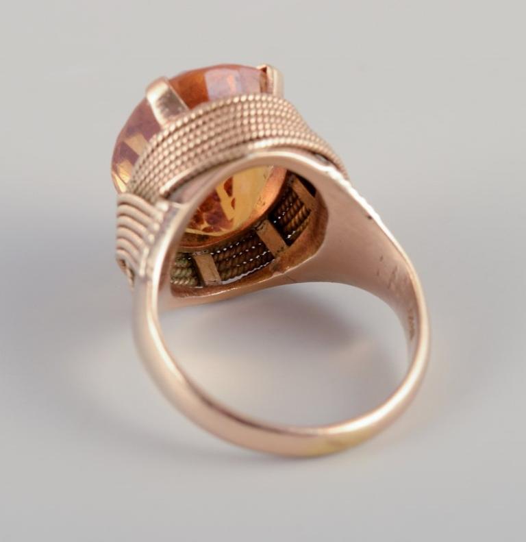 Schwedischer Goldschmied. Großer 18 Karat Cocktailring mit bernsteinfarbenem Citrin im Angebot 1