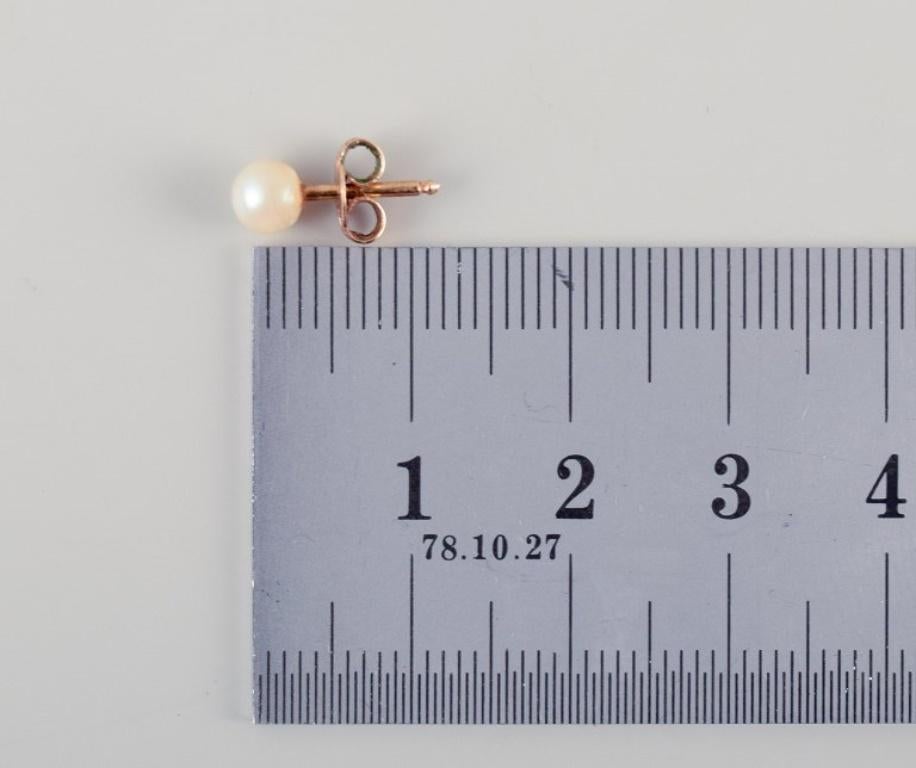 Women's Swedish goldsmith. Pair of ear studs in 18 karat gold with cultured pearls. For Sale