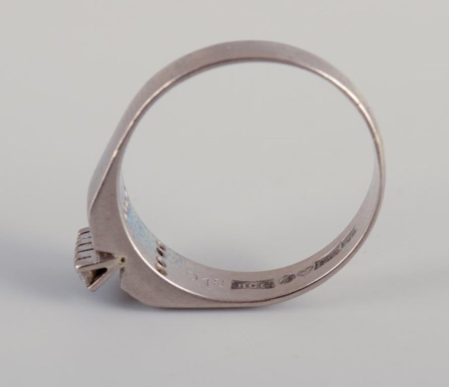 Swedish goldsmith. Ring in 18-karat white gold adorned with eleven diamonds. In Excellent Condition For Sale In bronshoj, DK