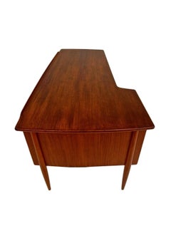 Swedish Boomerang Desk Göran Strand for Lelångs Möbelfabrik Model A10 Teak