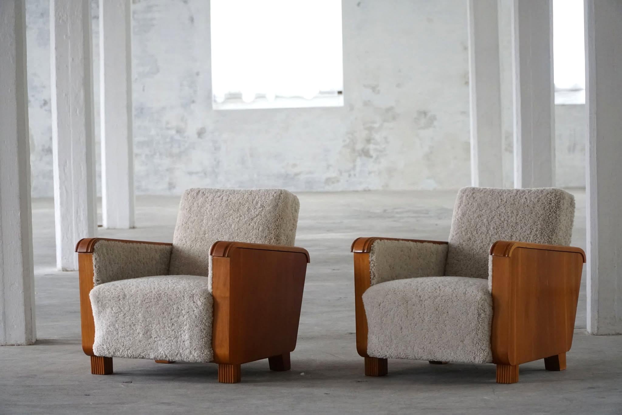 Swedish Grace, paire de chaises longues Art déco en orme et laine d'agneau, années 1930 en vente 2