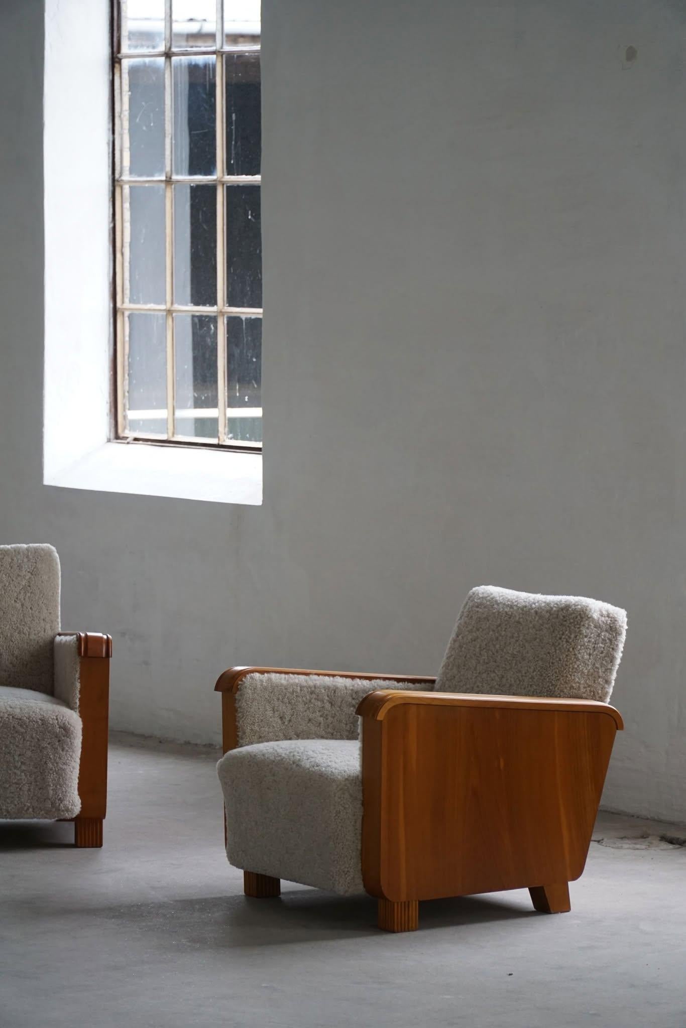 Swedish Grace, paire de chaises longues Art déco en orme et laine d'agneau, années 1930 en vente 3