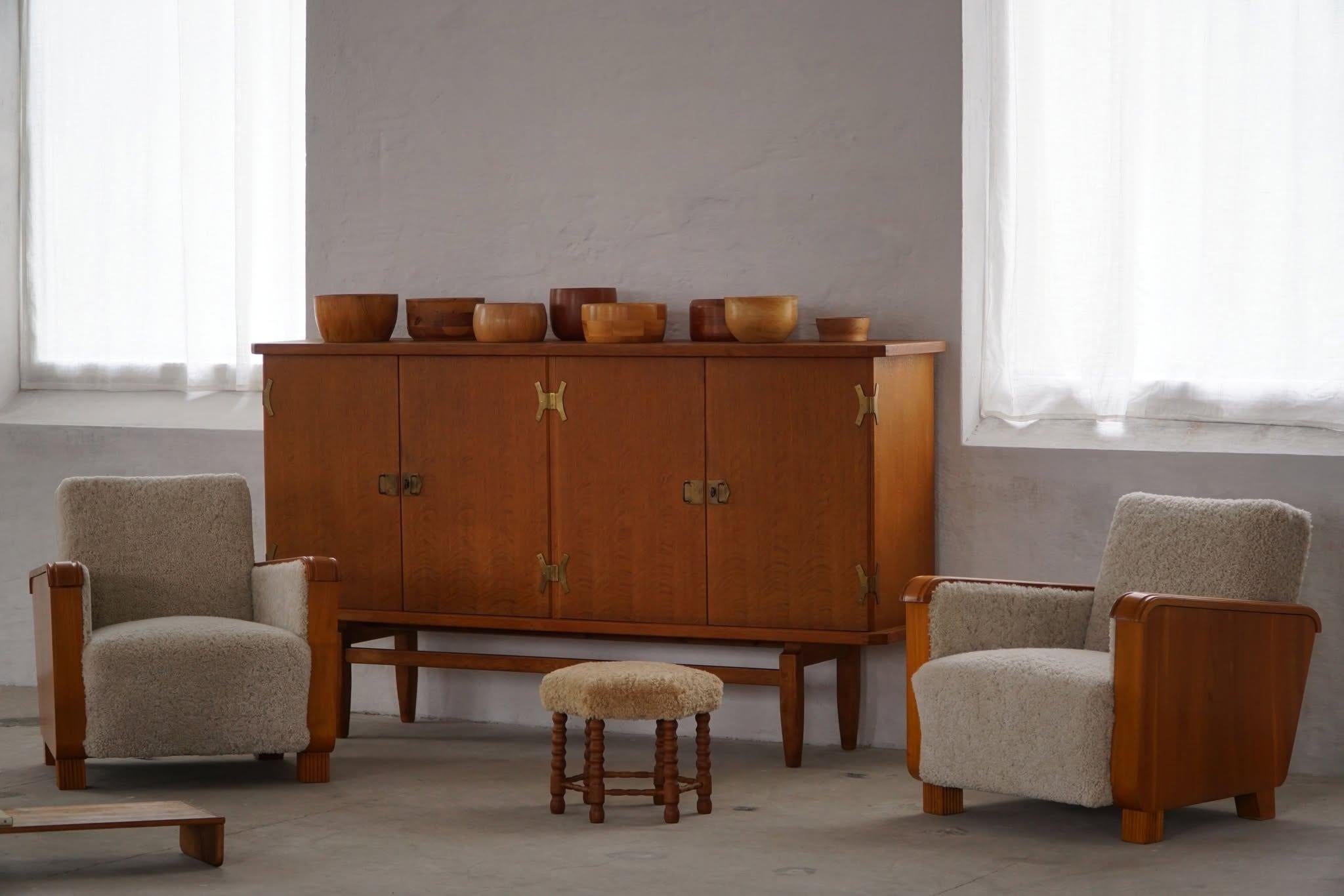Mid-Century Modern Swedish Grace, paire de chaises longues Art déco en orme et laine d'agneau, années 1930 en vente