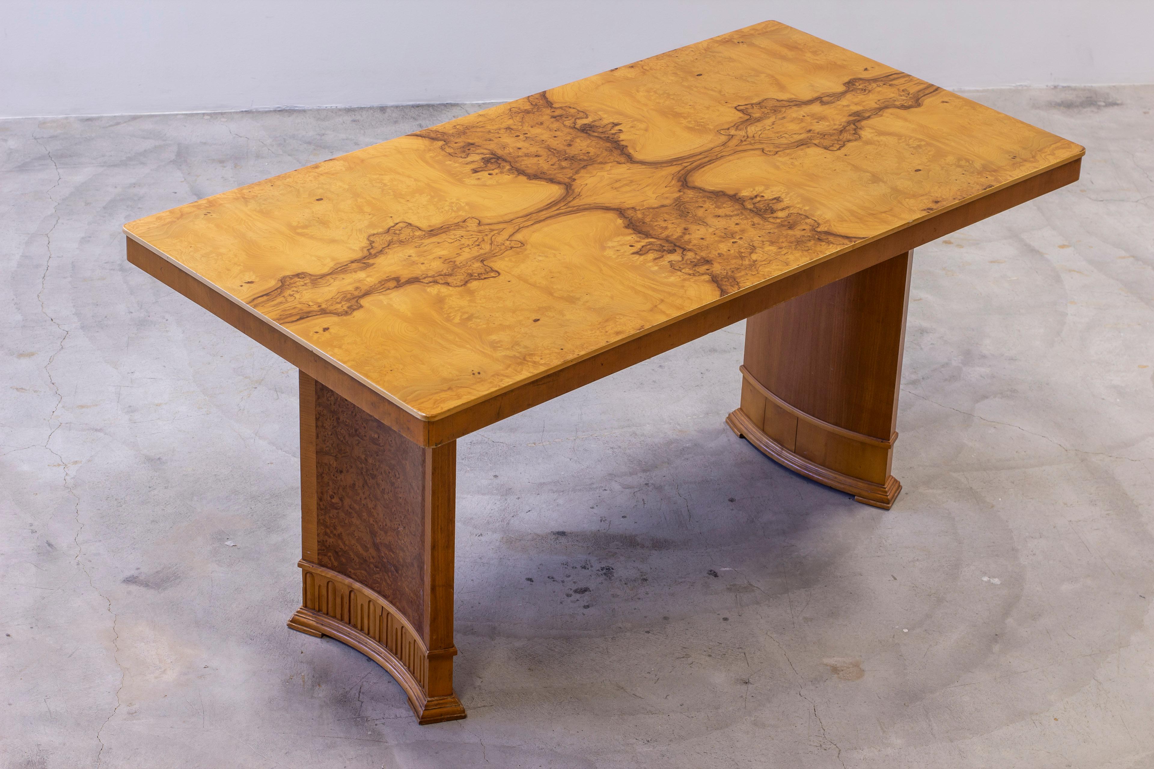 Bouleau Bureau suédois Art déco dans le style d'Axel Einar Hjorth en vente
