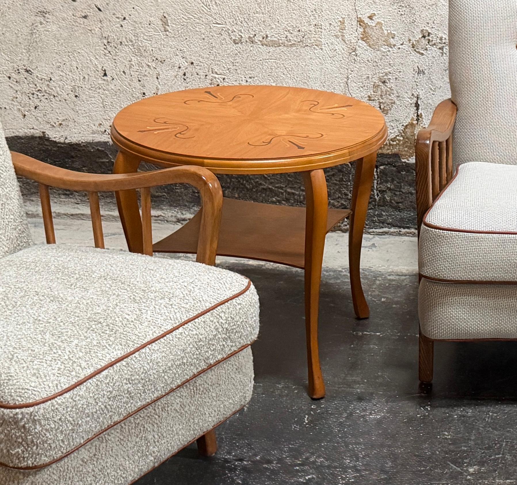 Bois de feuillus Table d'appoint suédoise Grace Art Deco en marqueterie par Mjölby Intarsia c. 1930s en vente