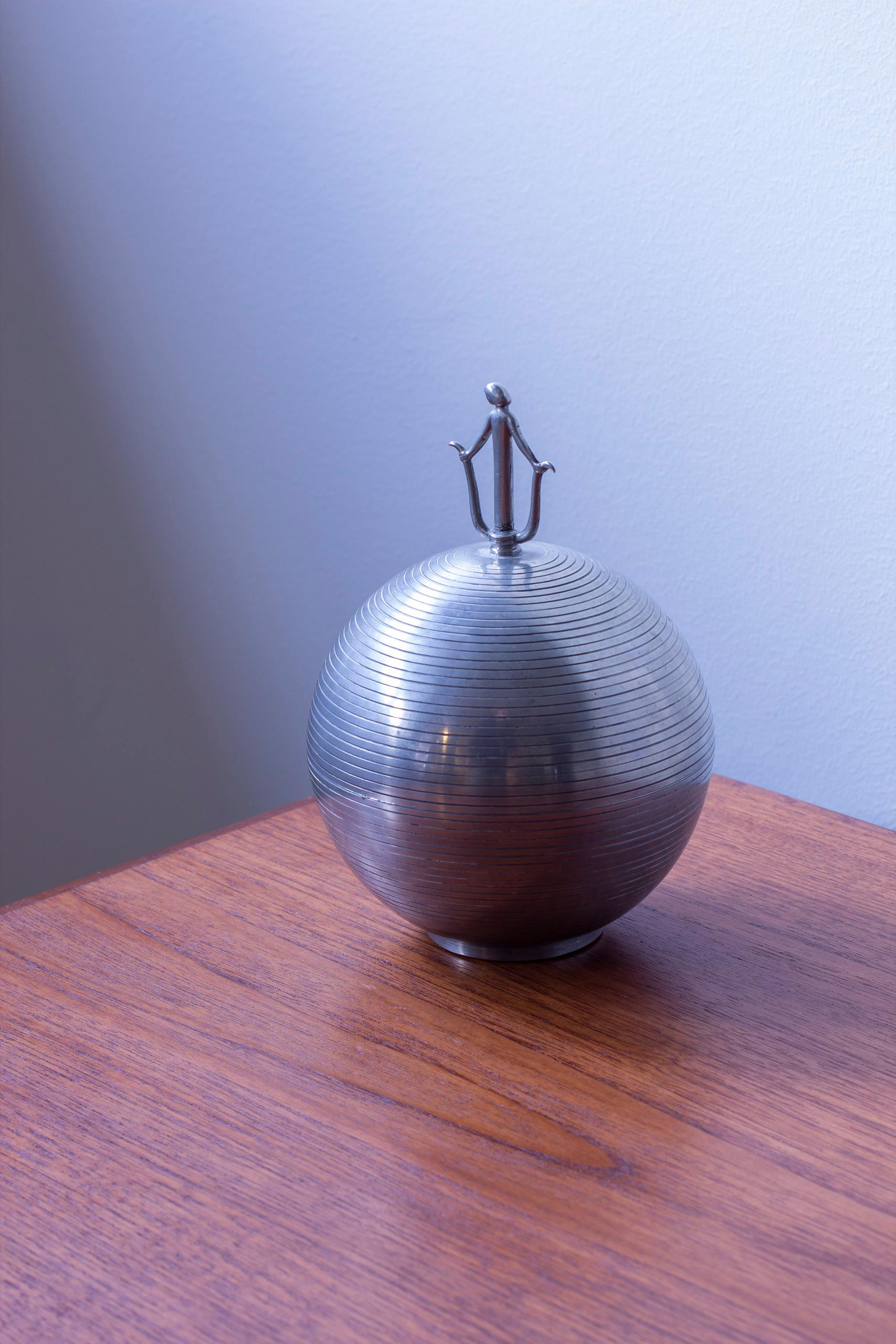 Scandinavian Modern Swedish grace Bonbonniere in pewter by Sylvia Stave, CG Hallberg 1933 For Sale